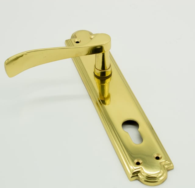 JUEGO DE MANILLA PLACA CON BOCALLAVE 85MM LATON 1000