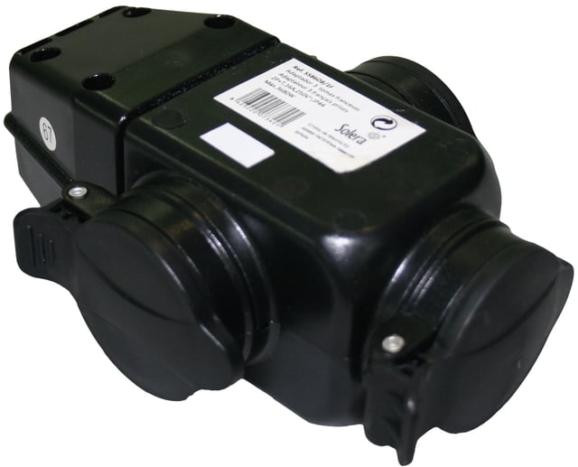 ADAPTADOR CAUCHO 3 TOMAS 16A CON TAPA IP44 NEGRO