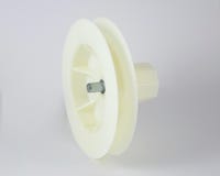 POLEA DE PVC COMPACTO 140 CON ESPIGA DE 10 EJE 40 Y CINTA 18 MM - 1