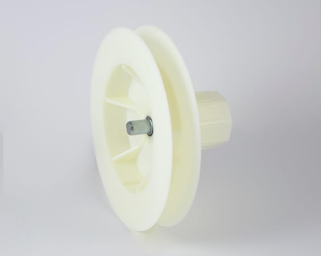 POLEA DE PVC COMPACTO 140 CON ESPIGA DE 10 EJE 40 Y CINTA 18 MM - 1