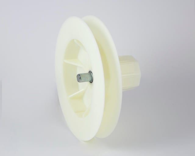 POLEA DE PVC COMPACTO 140 CON ESPIGA DE 10 EJE 40 Y CINTA 18 MM