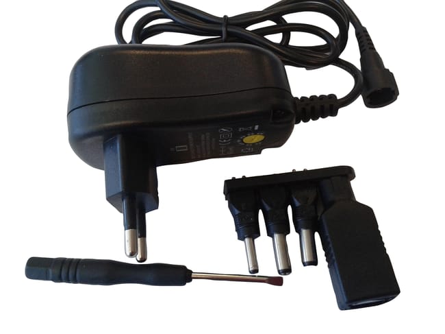 ADAPTADOR MULTITENSIÓN + USB - 1