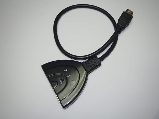 ADAPTADOR HDMI 3E/1S MACHO CON CABLE - 1