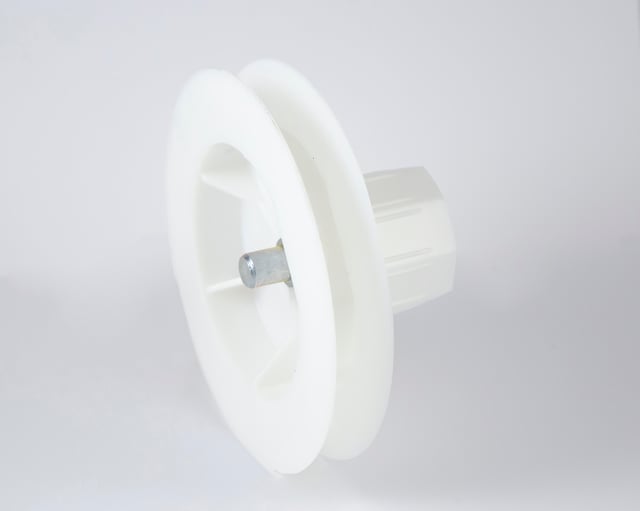POLEA DE PVC COMPACTO 140 CON ESPIGA PARA EJE 50MM Y CINTA 20 MM
