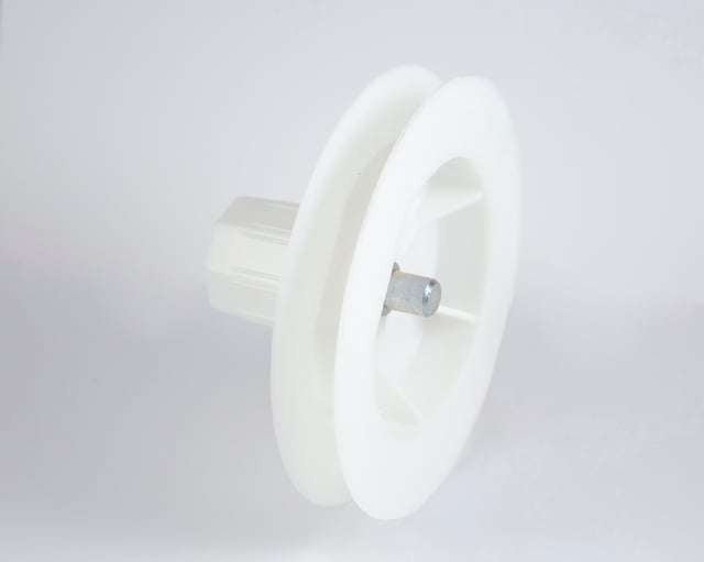 POLEA DE PVC COMPACTO 140 CON ESPIGA DE 12 EJE 40 MM Y CINTA DE 18 MM