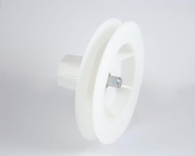 POLEA DE PVC COMPACTO 140 CON ESPIGA DE 12 EJE 40 MM Y CINTA DE 18 MM - 1