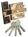 CERROJO PUERTA DE SEGURIDAD ANTIBUMPING INTERIOR Y EXTERIOR LATONADO 5 LLAVES LINCE - 4