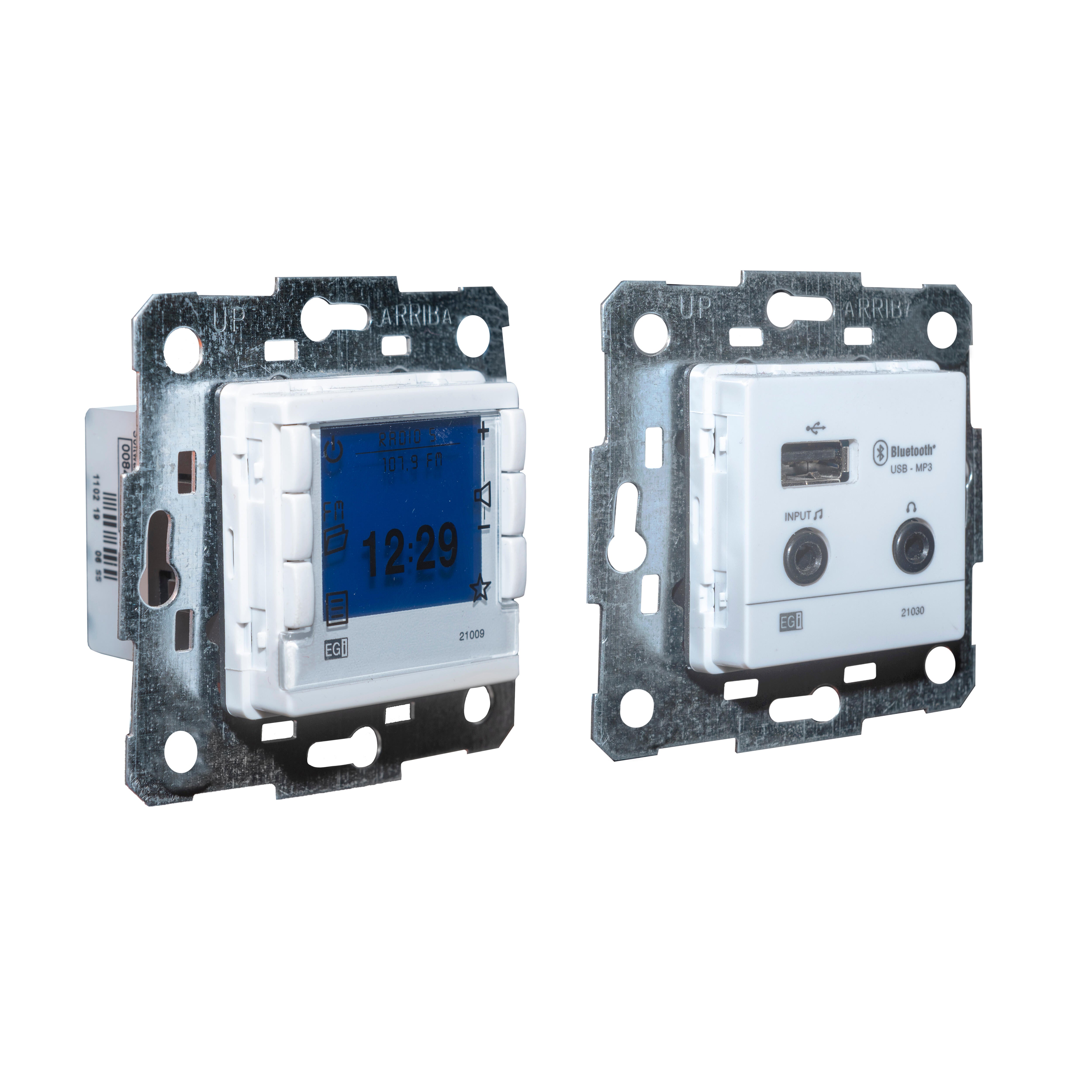 MICROCADENA EMPOTRADO PARED CON USB PARA CAJA DE MECANISMOS - 2