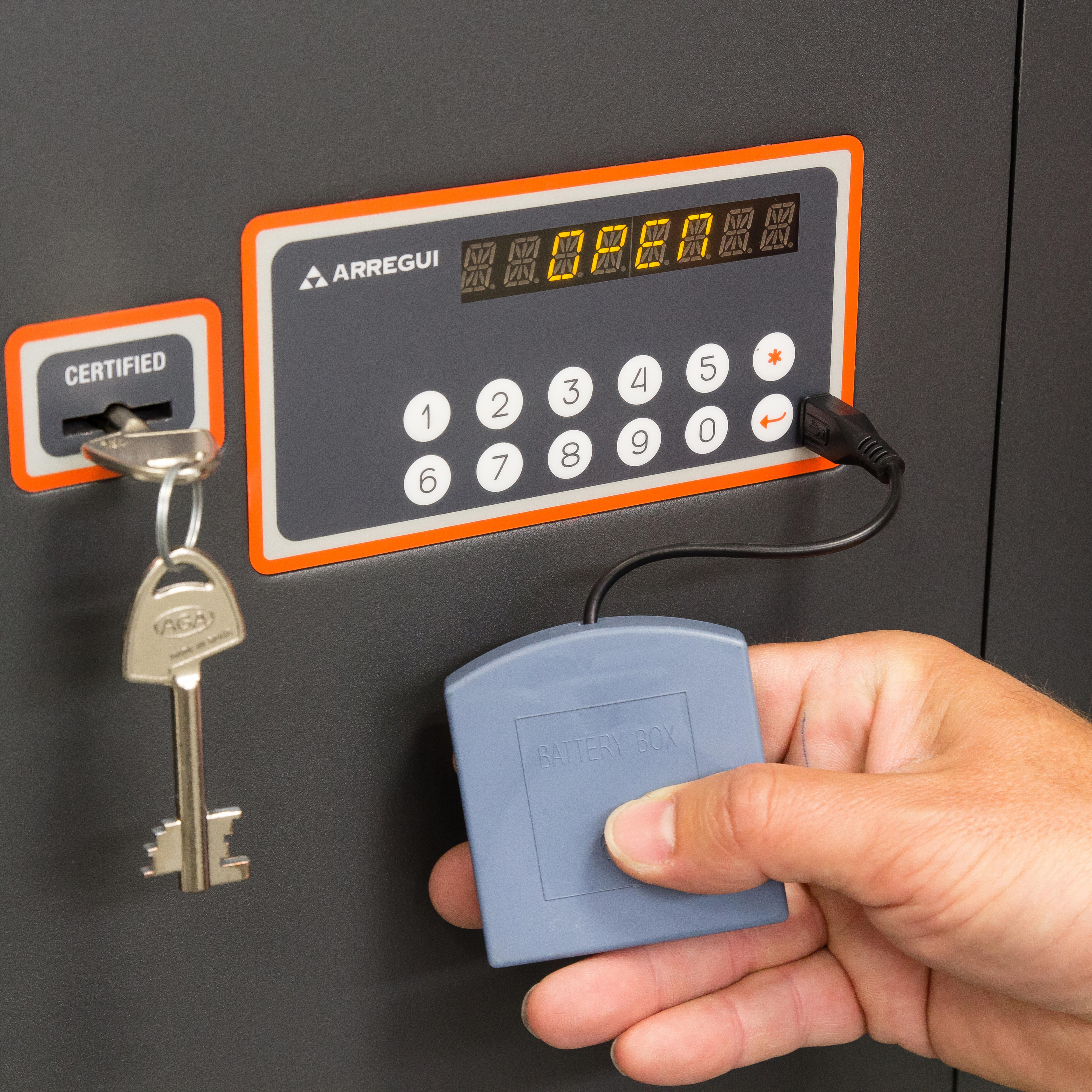 CAJA FUERTE SOBREMESA ELECTRONICA CON RANURA 42 L PLUS C ARREGUI - 3