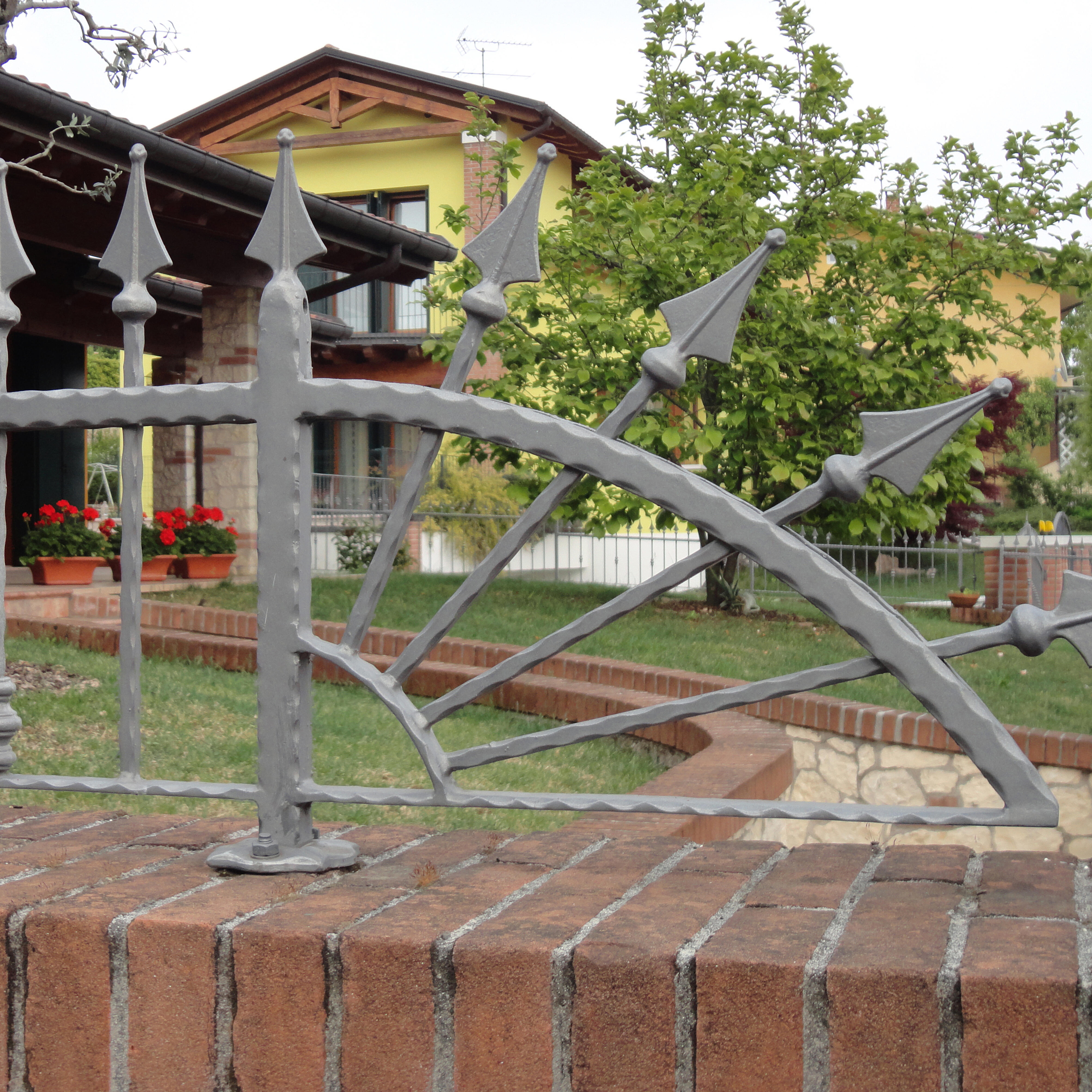 TUBO CUADRADO HIERRO FORJADO 20X20MM 3M - 2