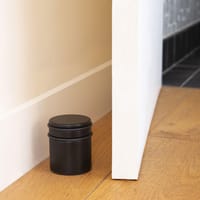 TOPE PARA PUERTAS DE ACERO RETENEDOR PINTADO NEGRO - 4