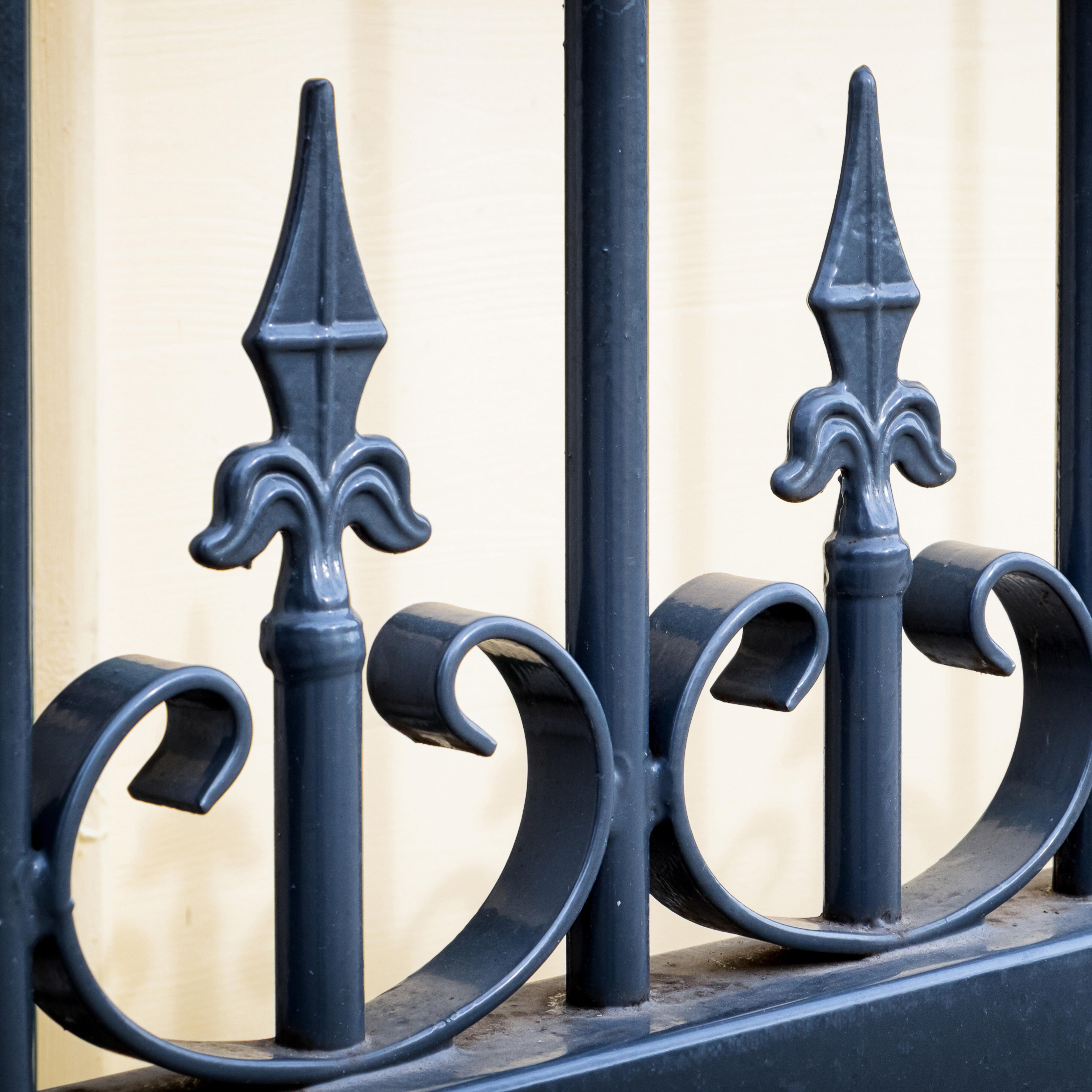 PUNTA LANZA HIERRO FORJADO BASE REDONDA 115X21,5MM - 3