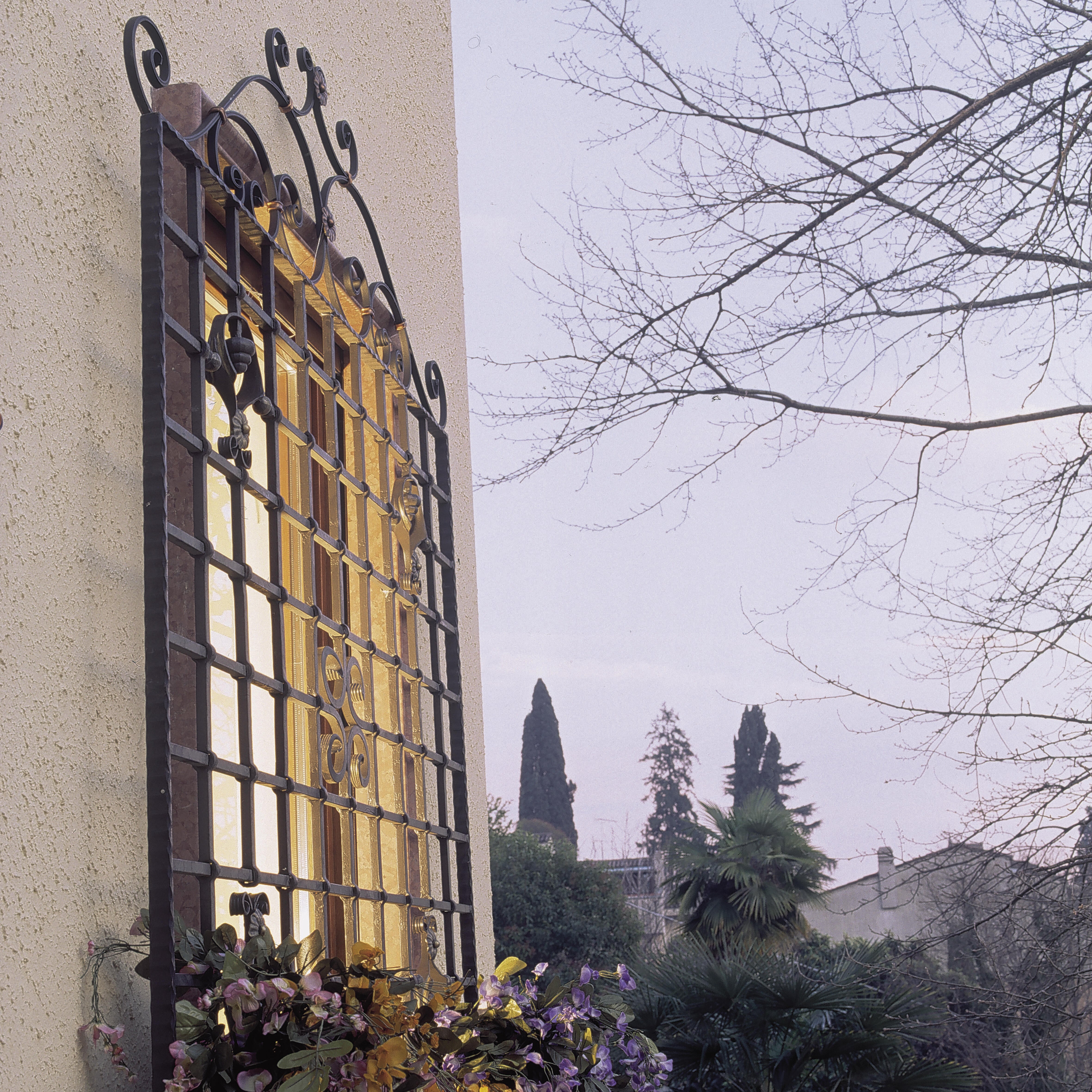 BARRA DE HIERRO FORJADO PERFORADA ROMBO 16X16MM 2M - 3