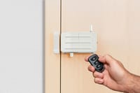 CERRADURA INVISIBLE CON MANDO A DISTANCIA BLANCA ARREGUI - 3