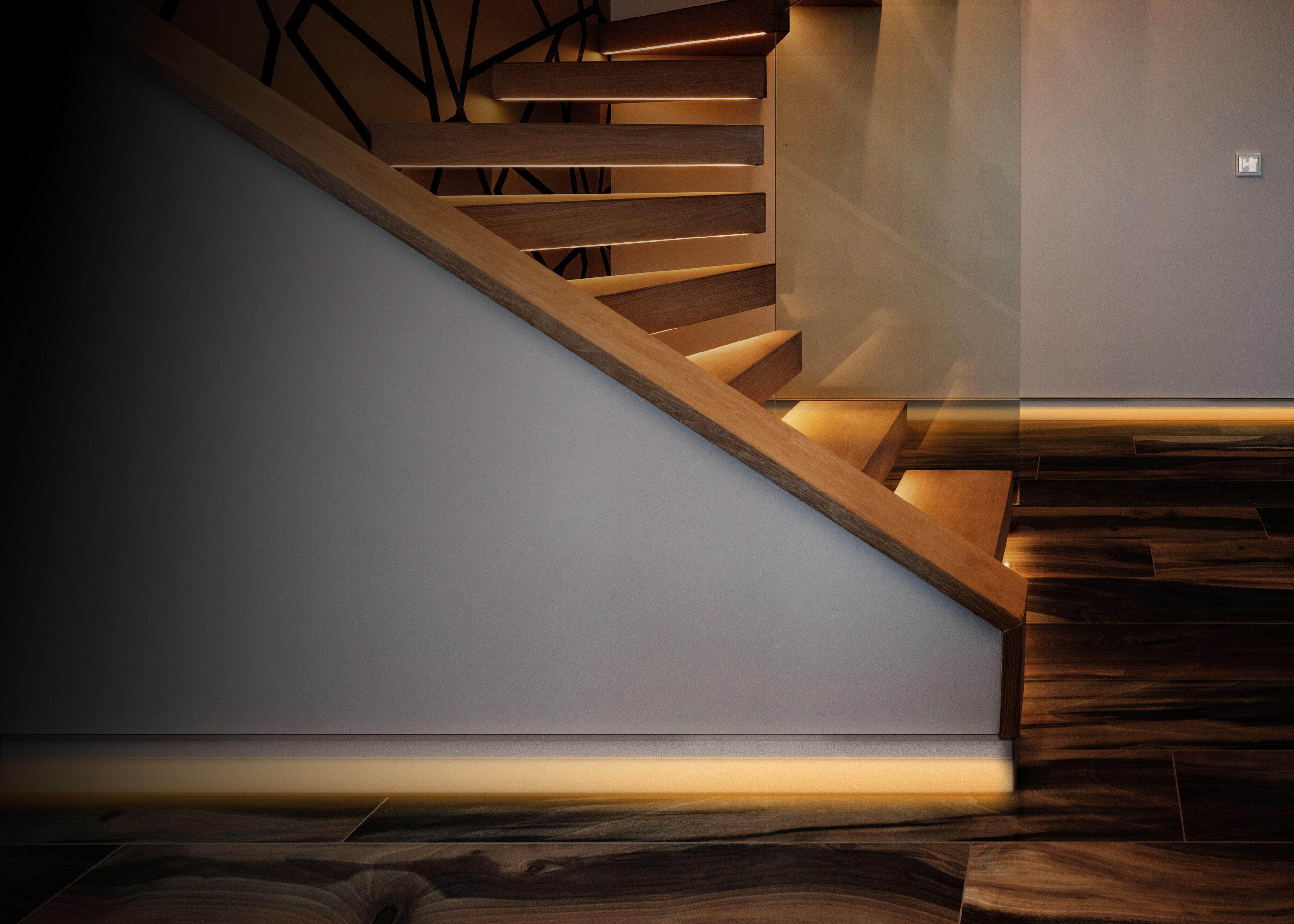 RODAPIE 60X2500MM ALUMINIO LED PLATA - 2