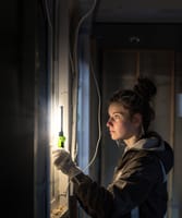 PORTÁTIL TALLER CON BATERÍA 500LM 6W PLEGABLE CON LUZ UV - 3