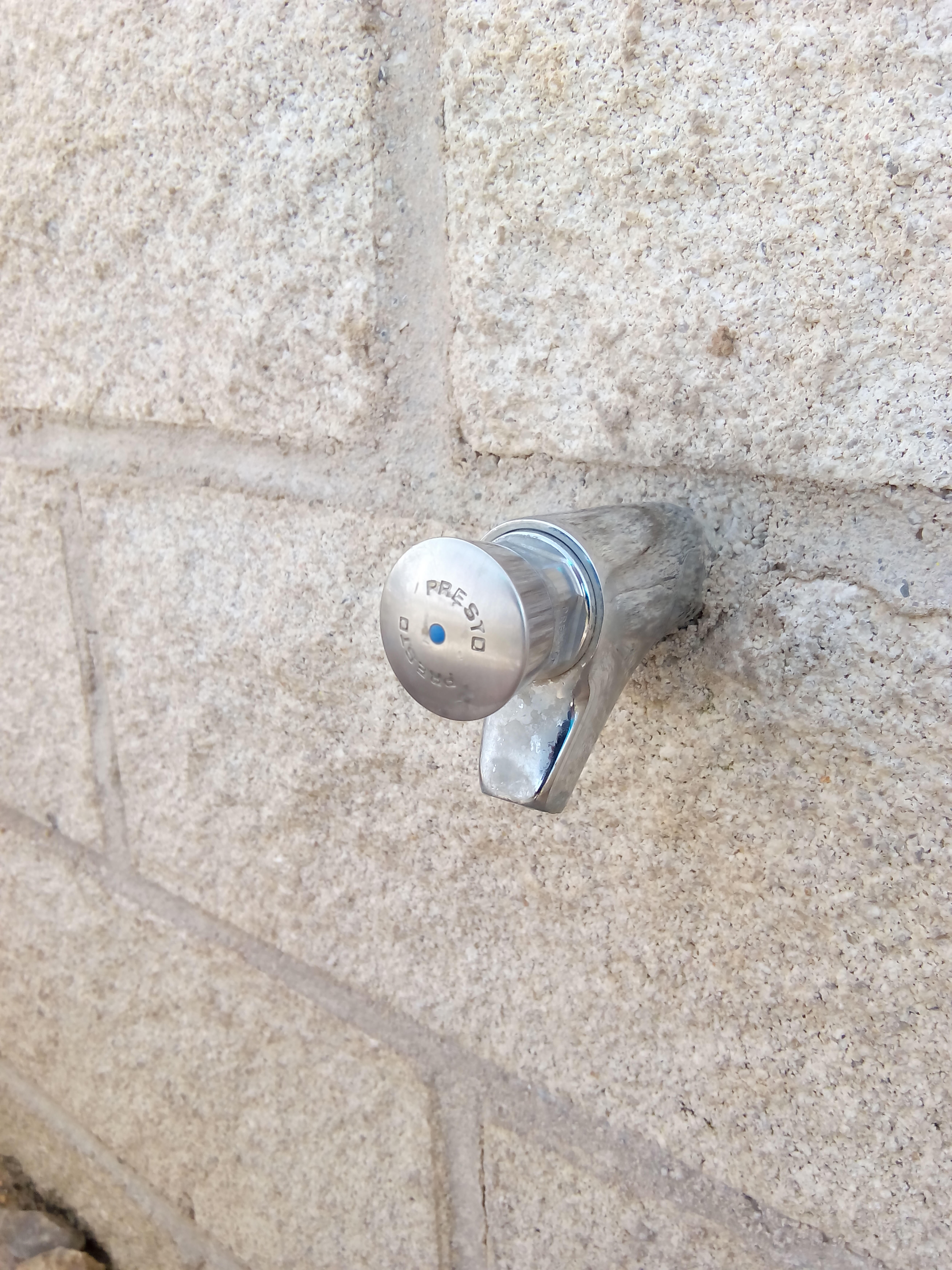 GRIFO DE LAVABO TEMPORIZADO MURAL - 2