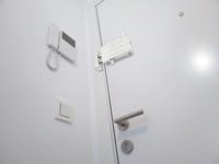 CERRADURA INVISIBLE CON MANDO A DISTANCIA BLANCA ARREGUI - 2