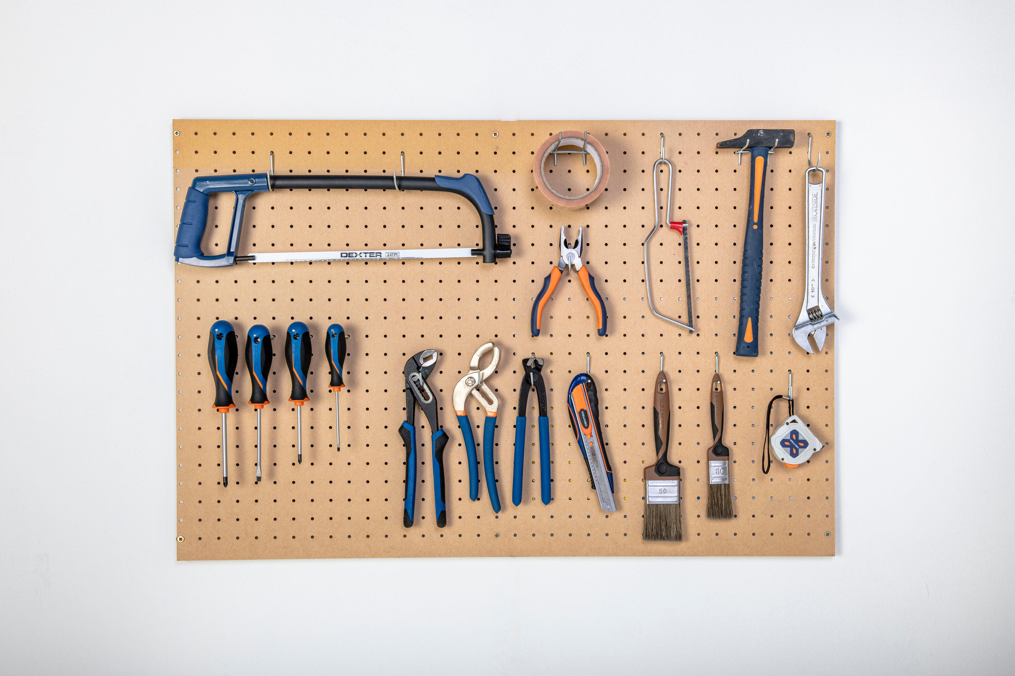 PANEL PERFORADO CON GANCHOS 90 X 60 CM Y 41 GANCHOS FEPRE - 2