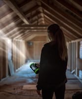 LINTERNA DE MANO LED RECARGABLE 300LM+170LM LUCECO - 3