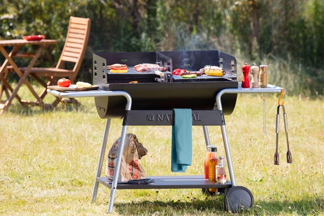 grill w ogrodzie
