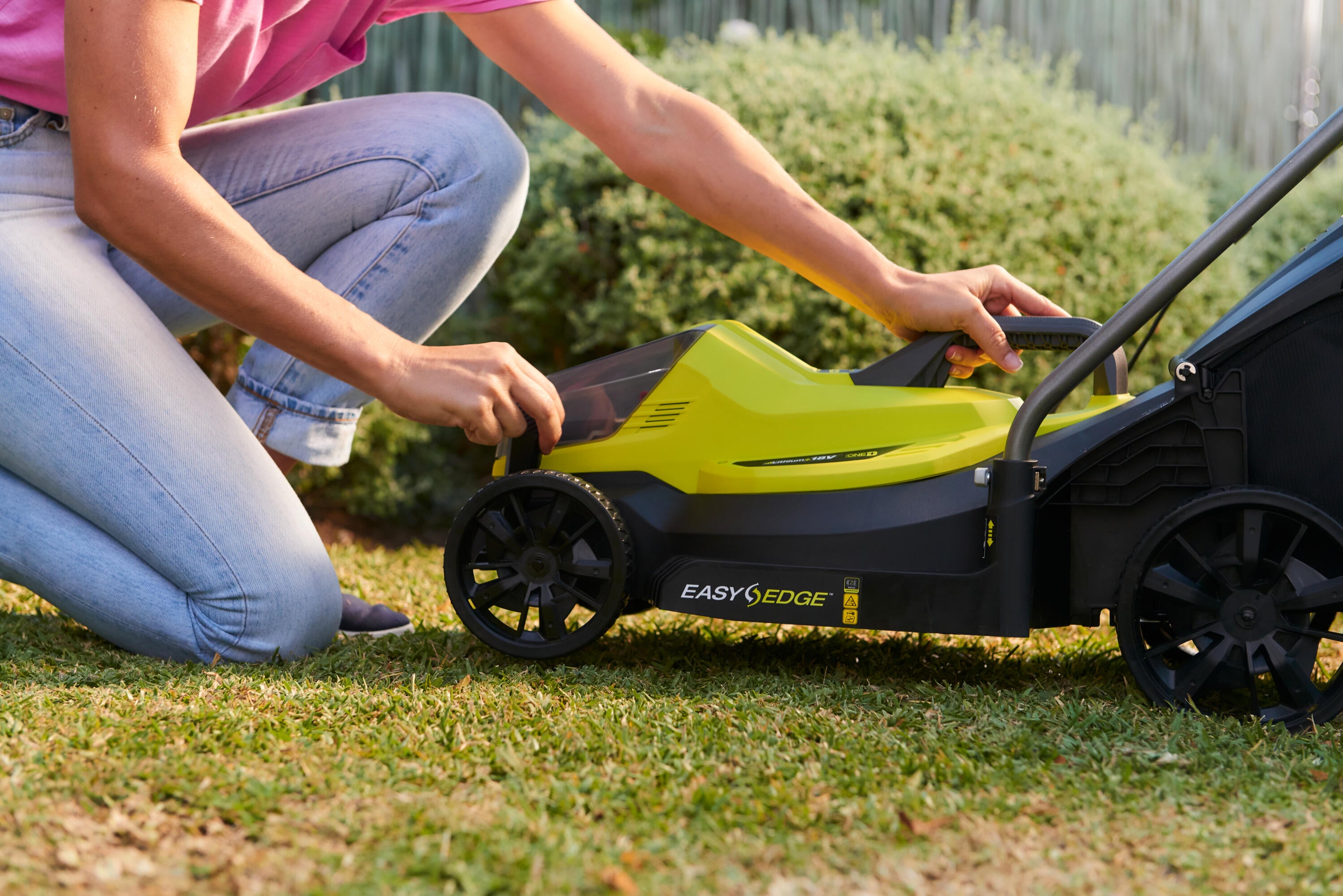 Tondeuse sur batterie 18V RYOBI Rlm18x33b50 l.33 cm - 4