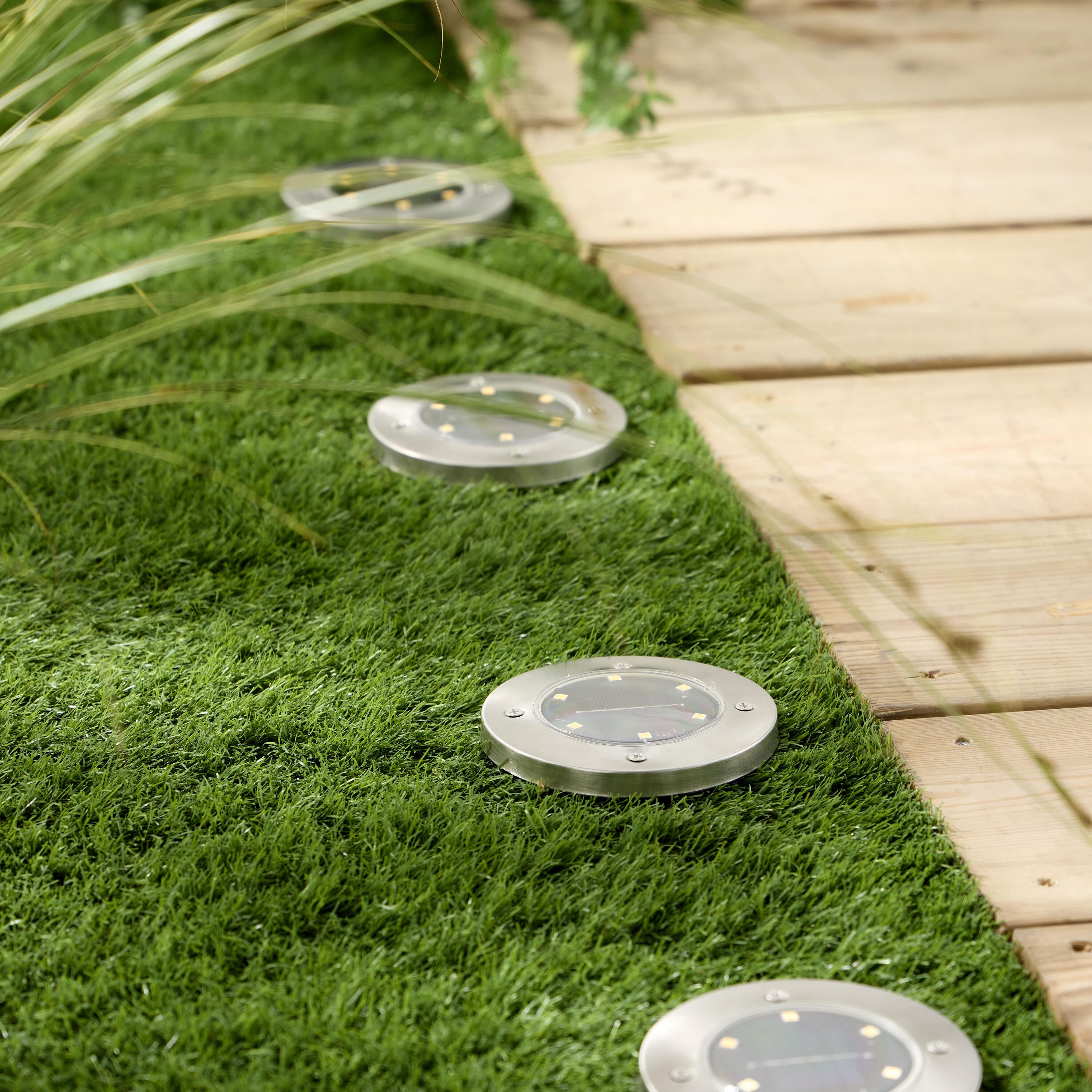 Lot de 4 spots à piquer solaire D.12 cm 4 lumens - 2