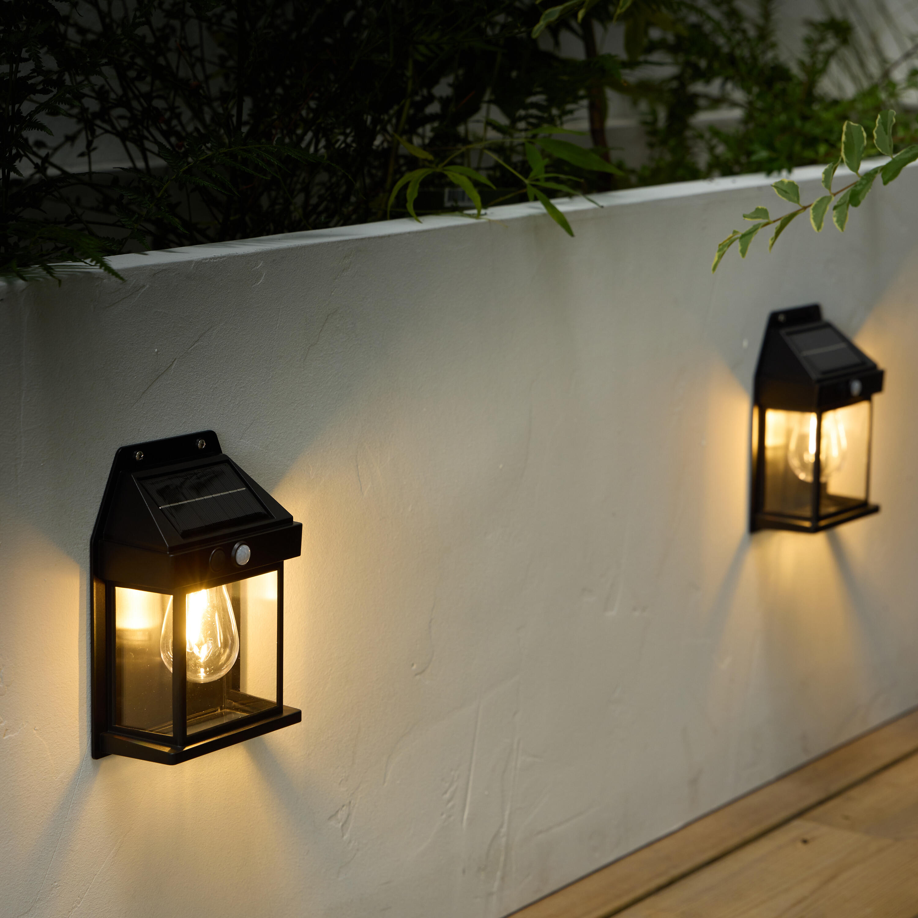 Kit 2 candeeiros de parede solar 100lm IP44 6,25x18,5 cm preto - 12