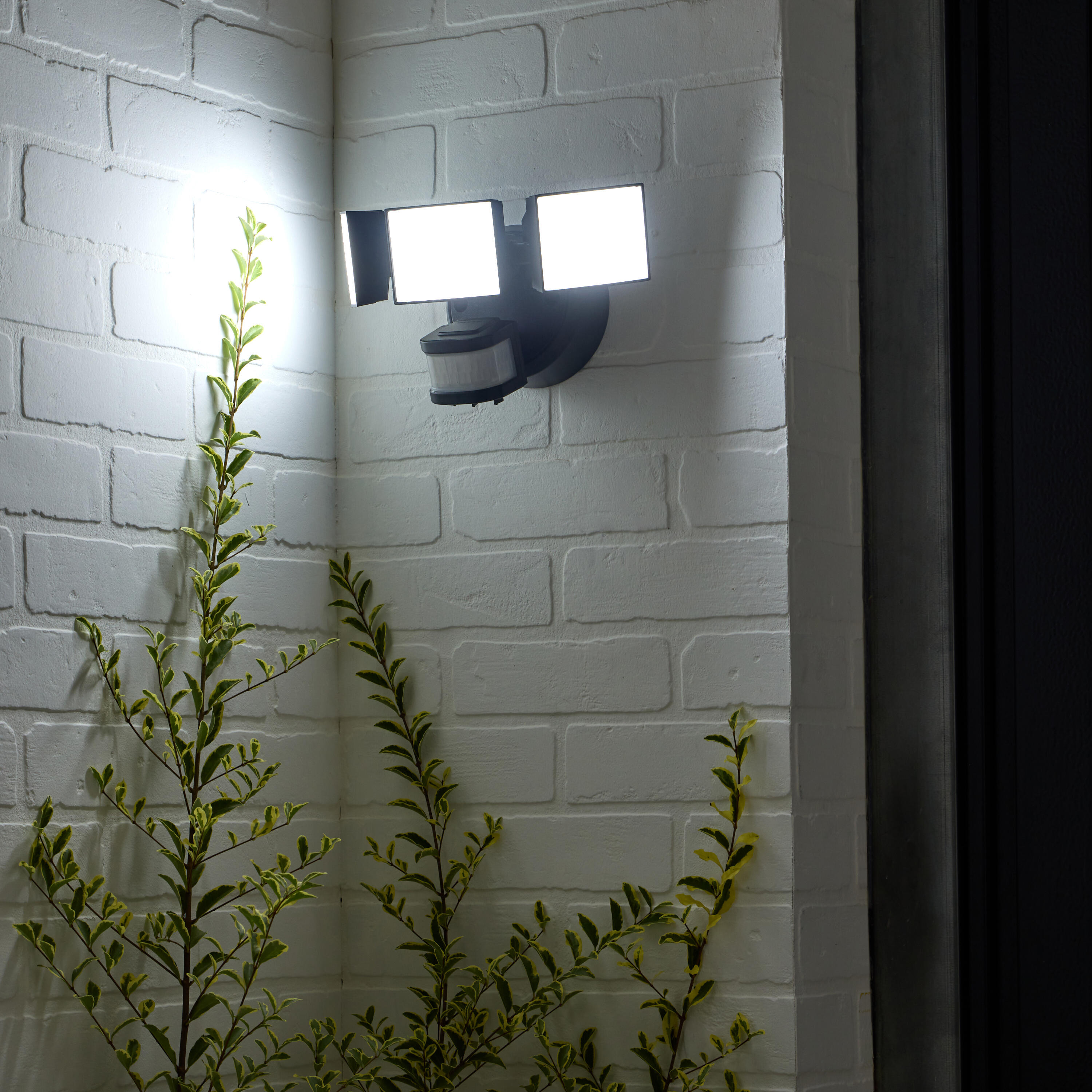 Projecteur extérieur LED à détection, 4200 lumens noir Bastia INSPIRE - 2