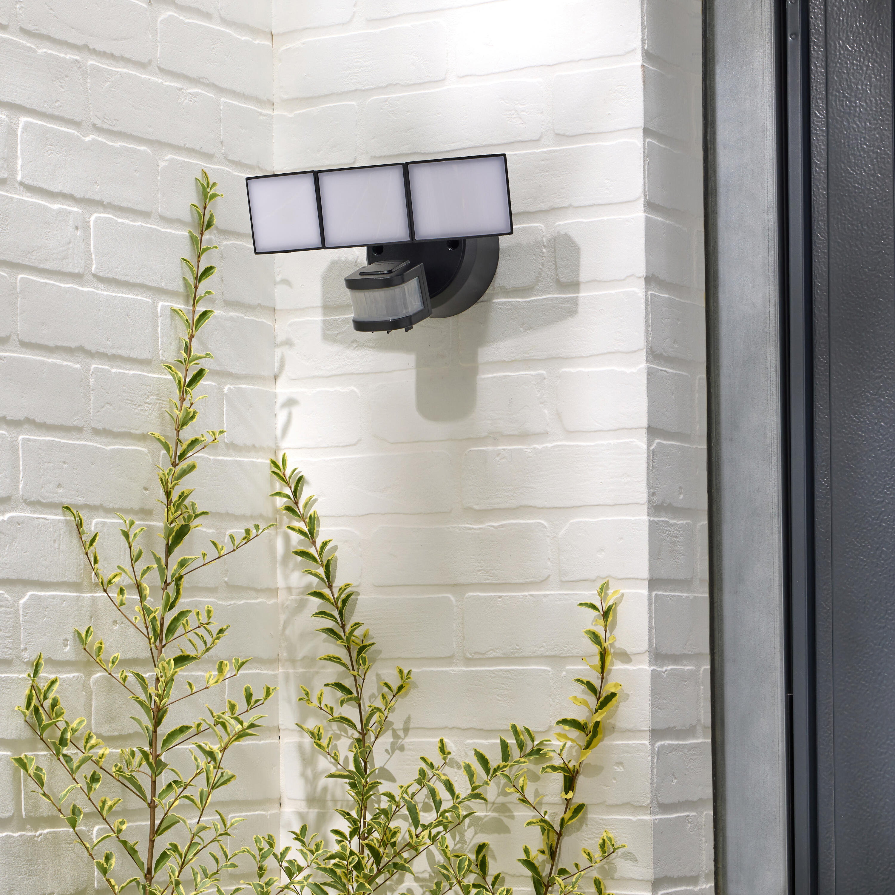 Projecteur extérieur LED à détection, 4200 lumens noir Bastia INSPIRE - 5