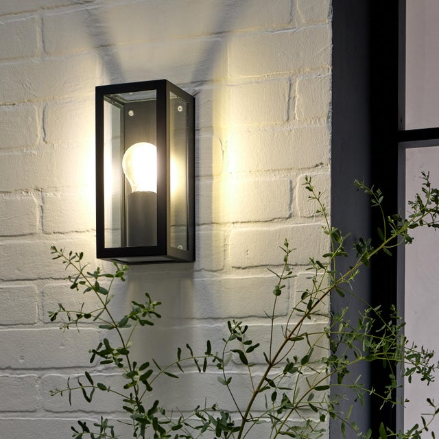 Aplique de pared exterior resistente al agua Ikaros INSPIRE de vidrio negro y de acero compatible con casquillo E27 IP54