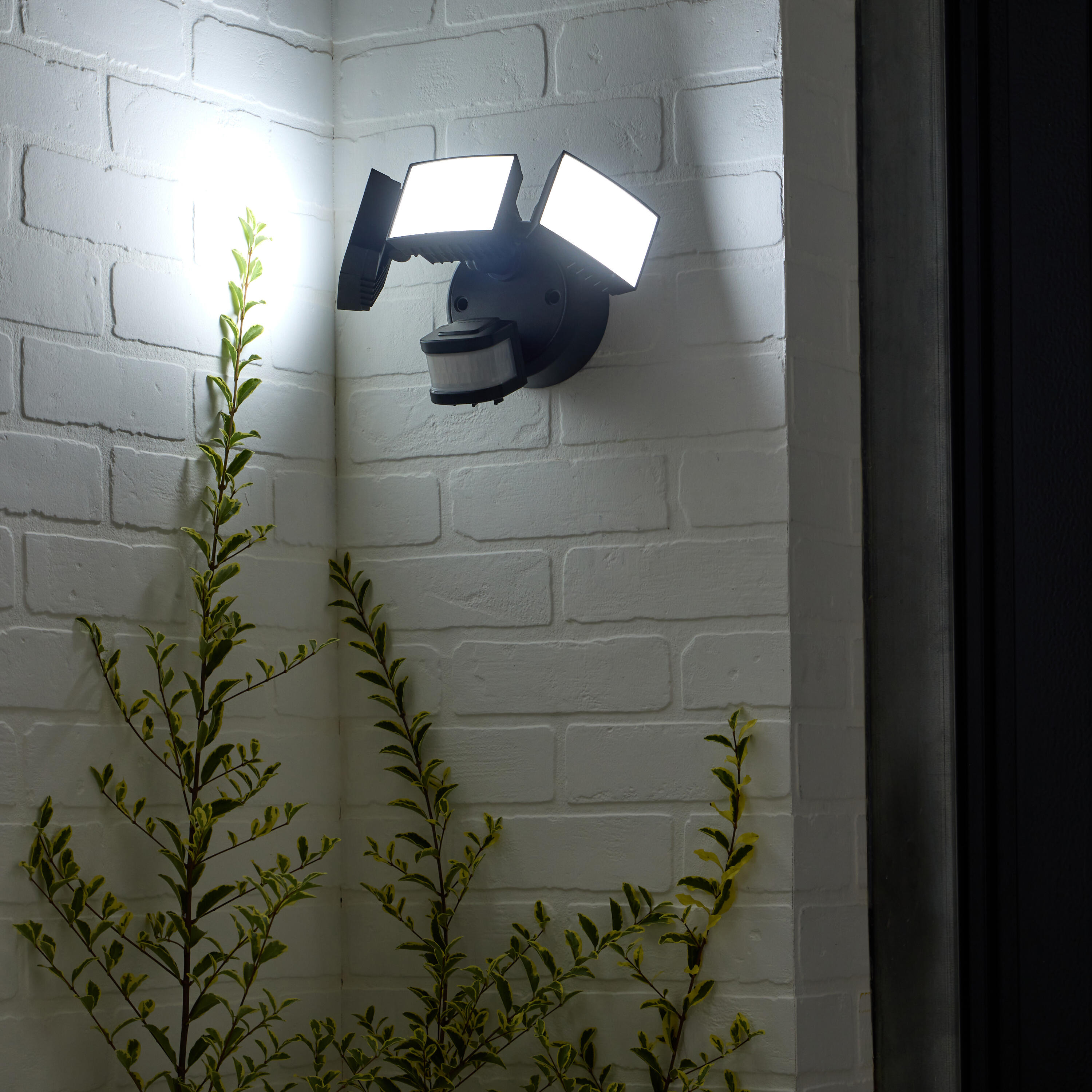 Projecteur extérieur LED à détection, 4200 lumens noir Bastia INSPIRE - 3