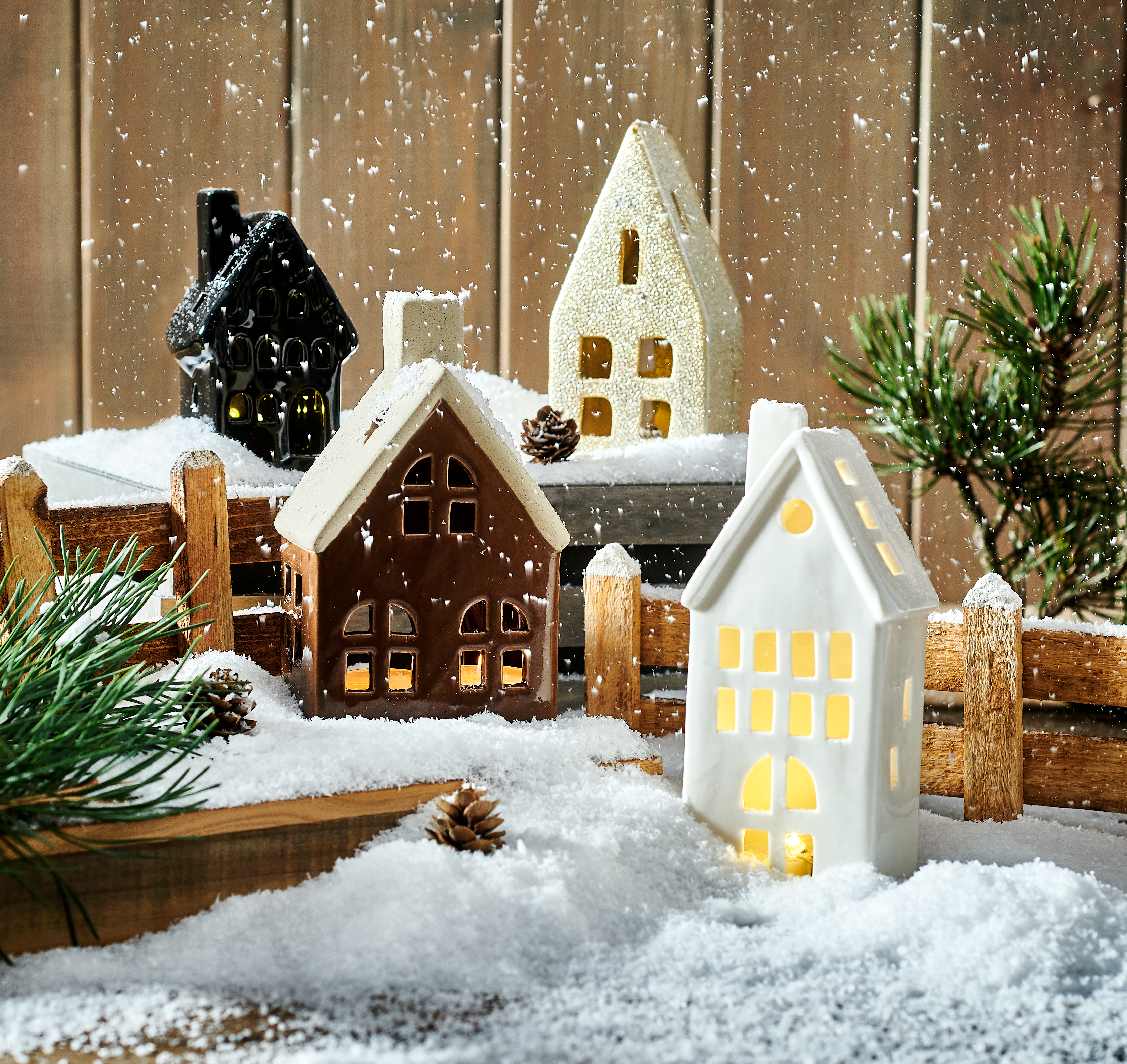 Domek ceramiczny 17cm LED biały - 3