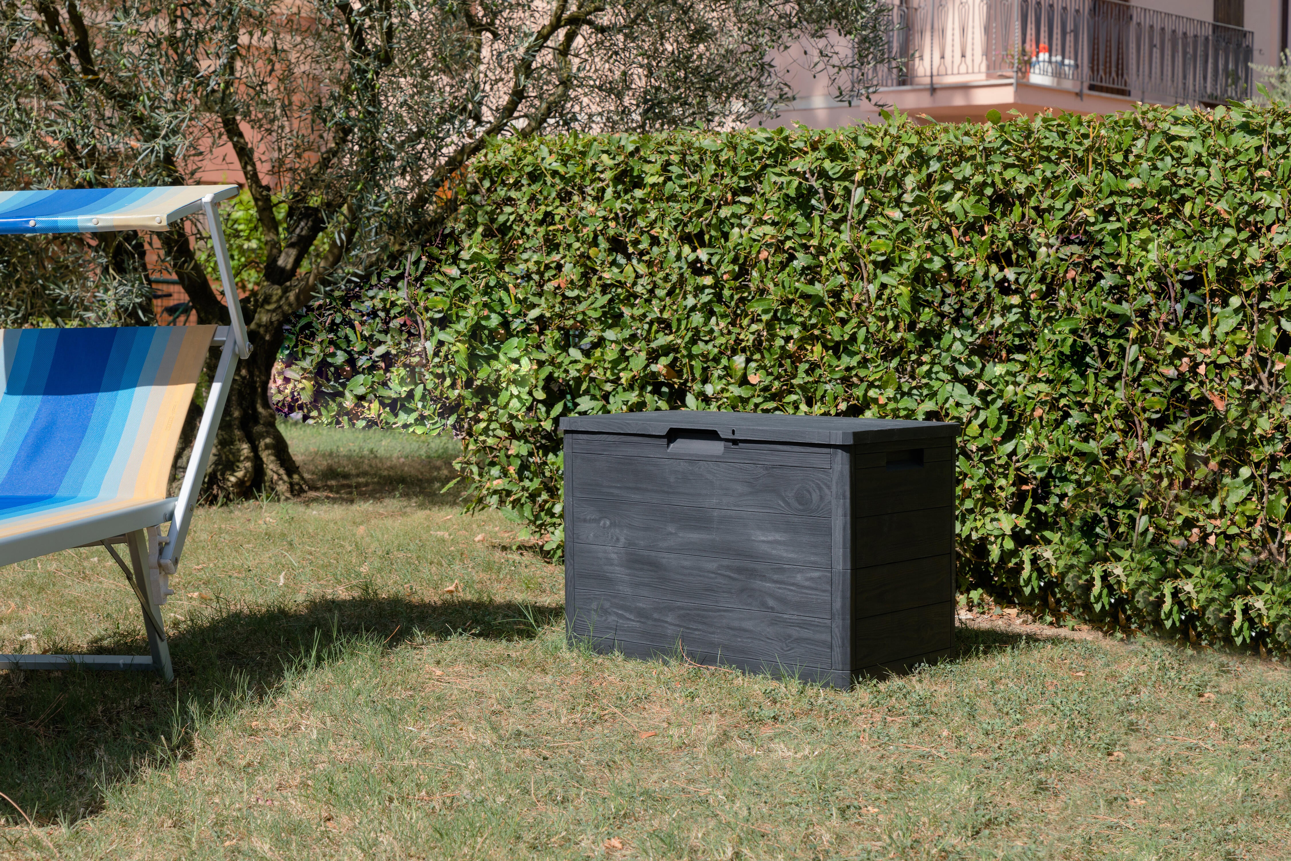 Arcón de resina para exterior TOOMAX WOODY'S 160 77.5 x 52.7 x 44.5 cm y capacidad de 160 L - 3