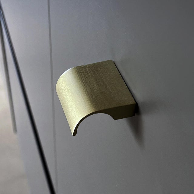 Poignée de meuble Lamu, zinc doré brossé, entraxe 32 mm