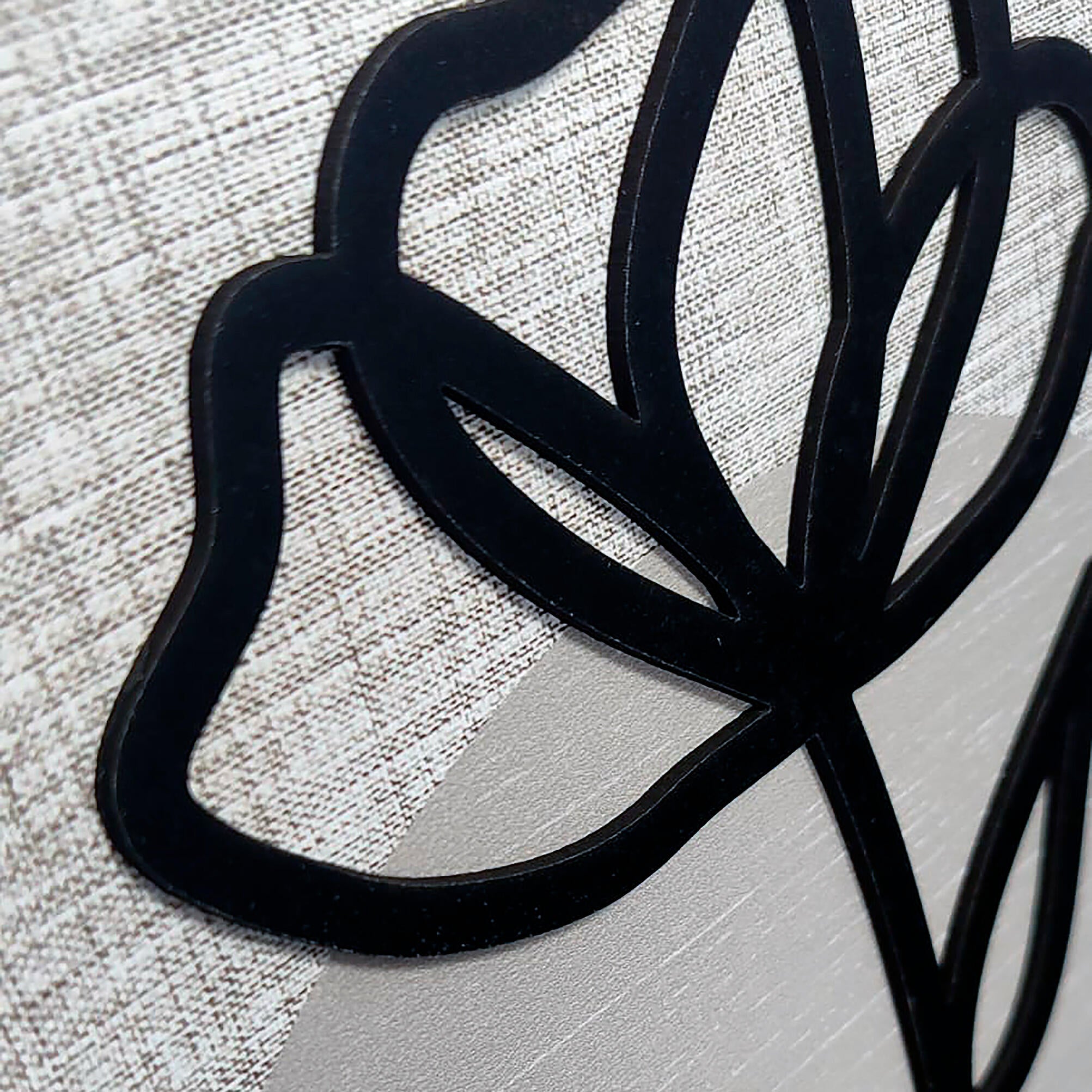 Cuadro con marco Silueta Flor Negra 41 cm x 51 cm - 4