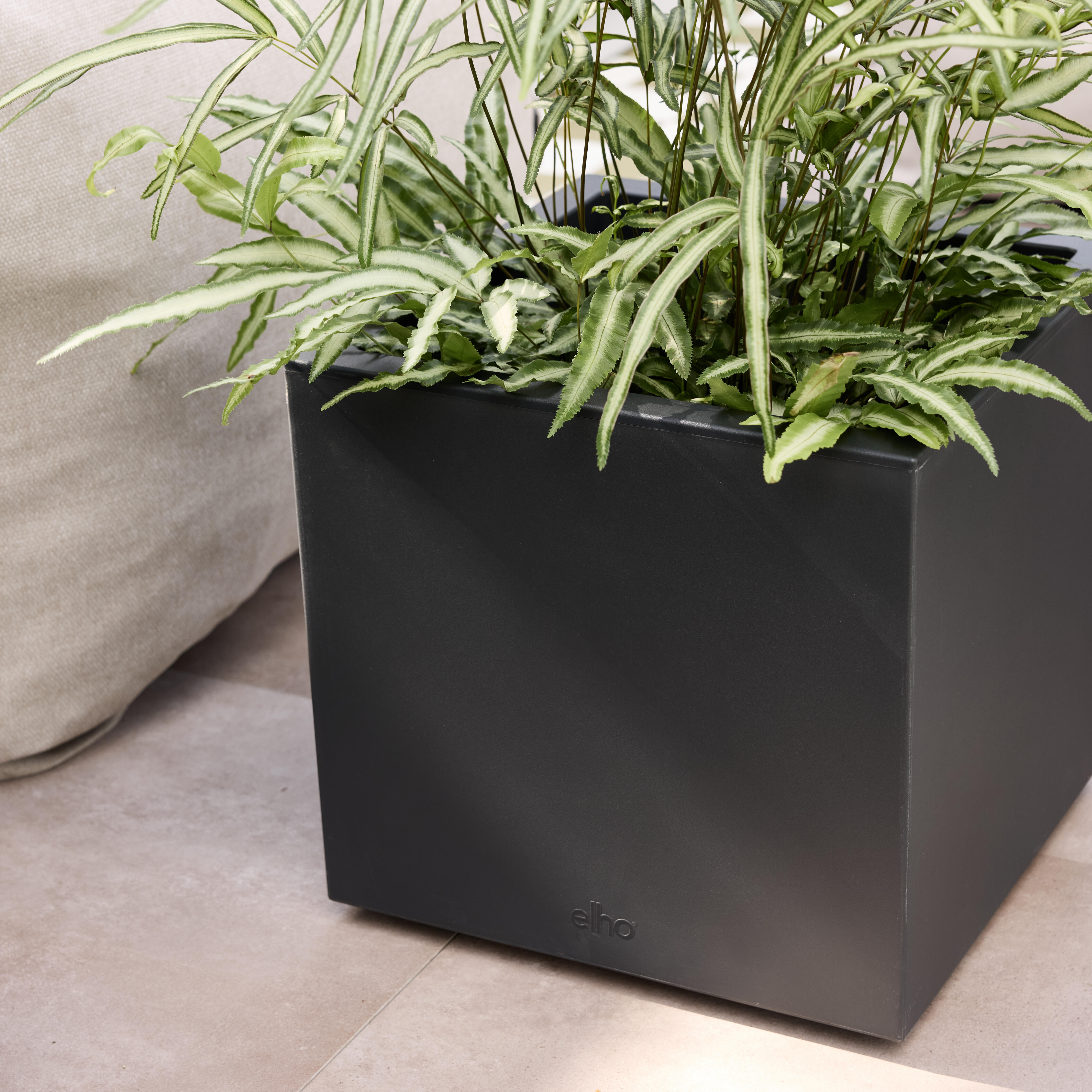 Vaso de resina VIVO NEXT 40CM PRETO - 13