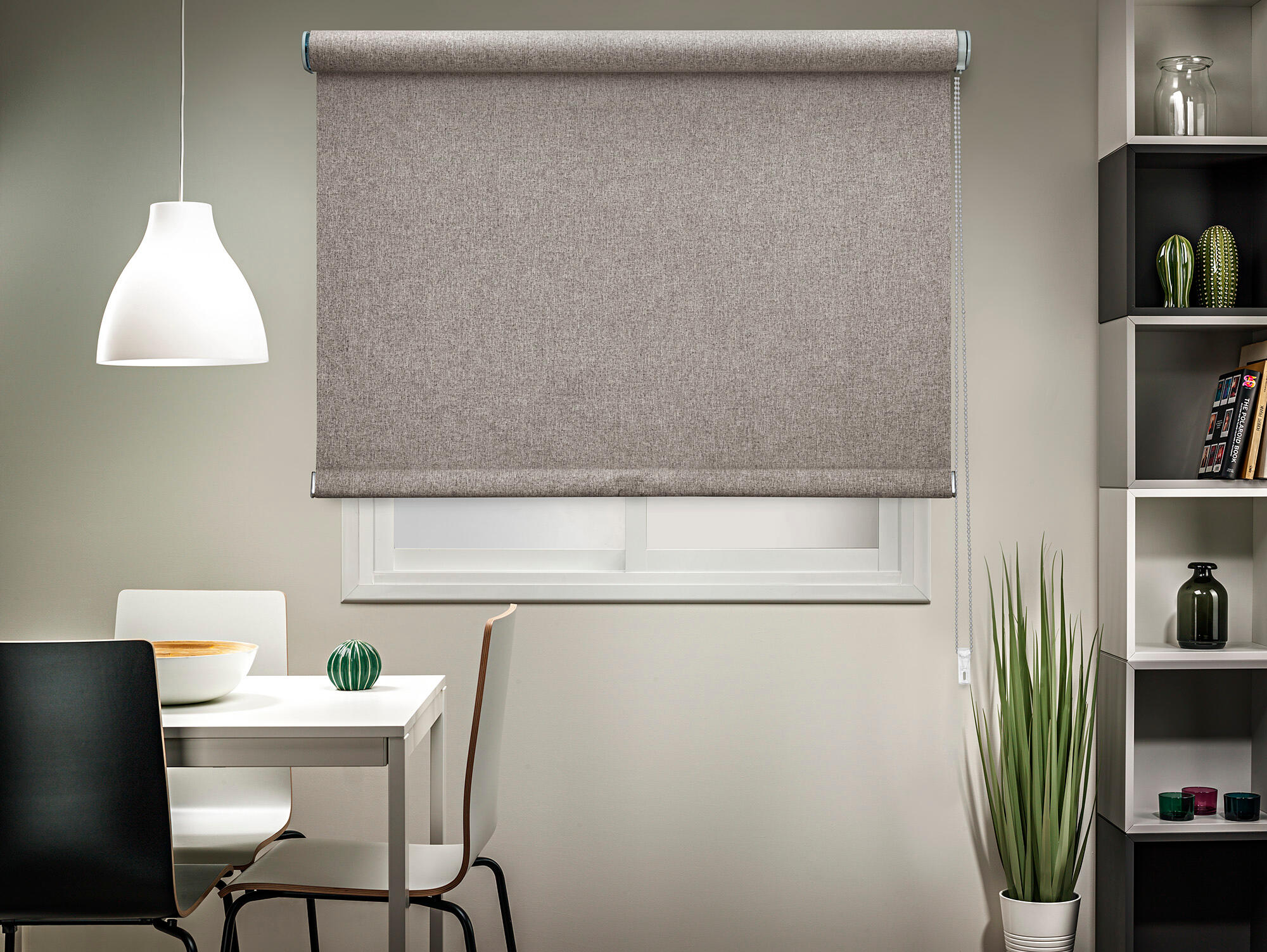 Estor enrollable opaco térmico Cascais de 105x250 poliéster liso beige con cadena - 11