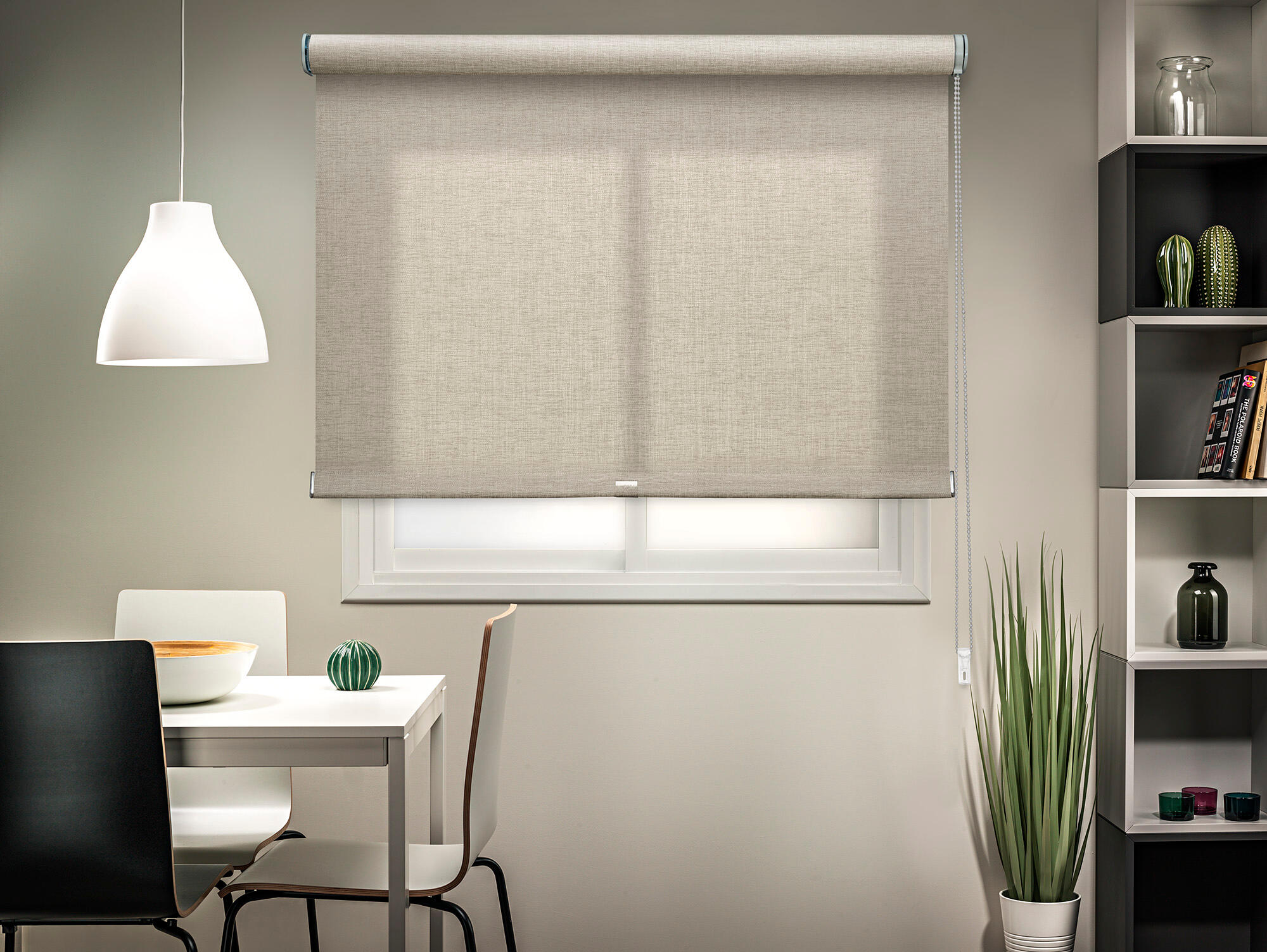 Estor enrollable translúcido con cadena berlín poliéster liso beige de 220x250cm