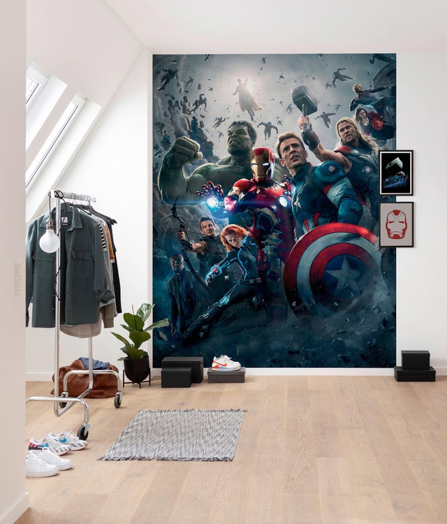 Mural Avengers Vs Ultron multicolor de 200 x 250 cm. No tejido liso. Material de la base: No tejido y método de pegado: Pegamento en la pared.