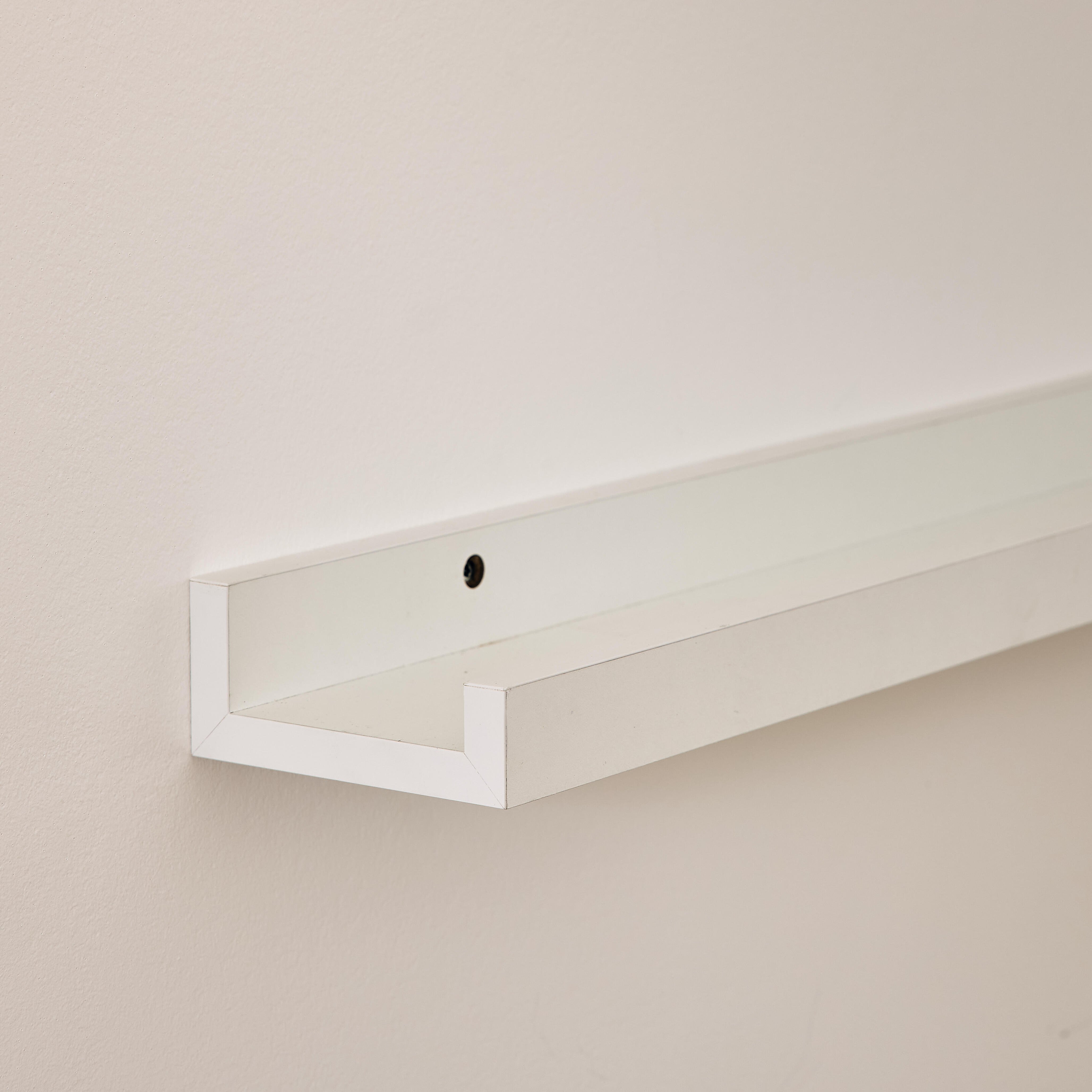 Estante mural en u Spaceo en color blanco de 60x10x4,5 cm y carga máx de 5 kg - 10