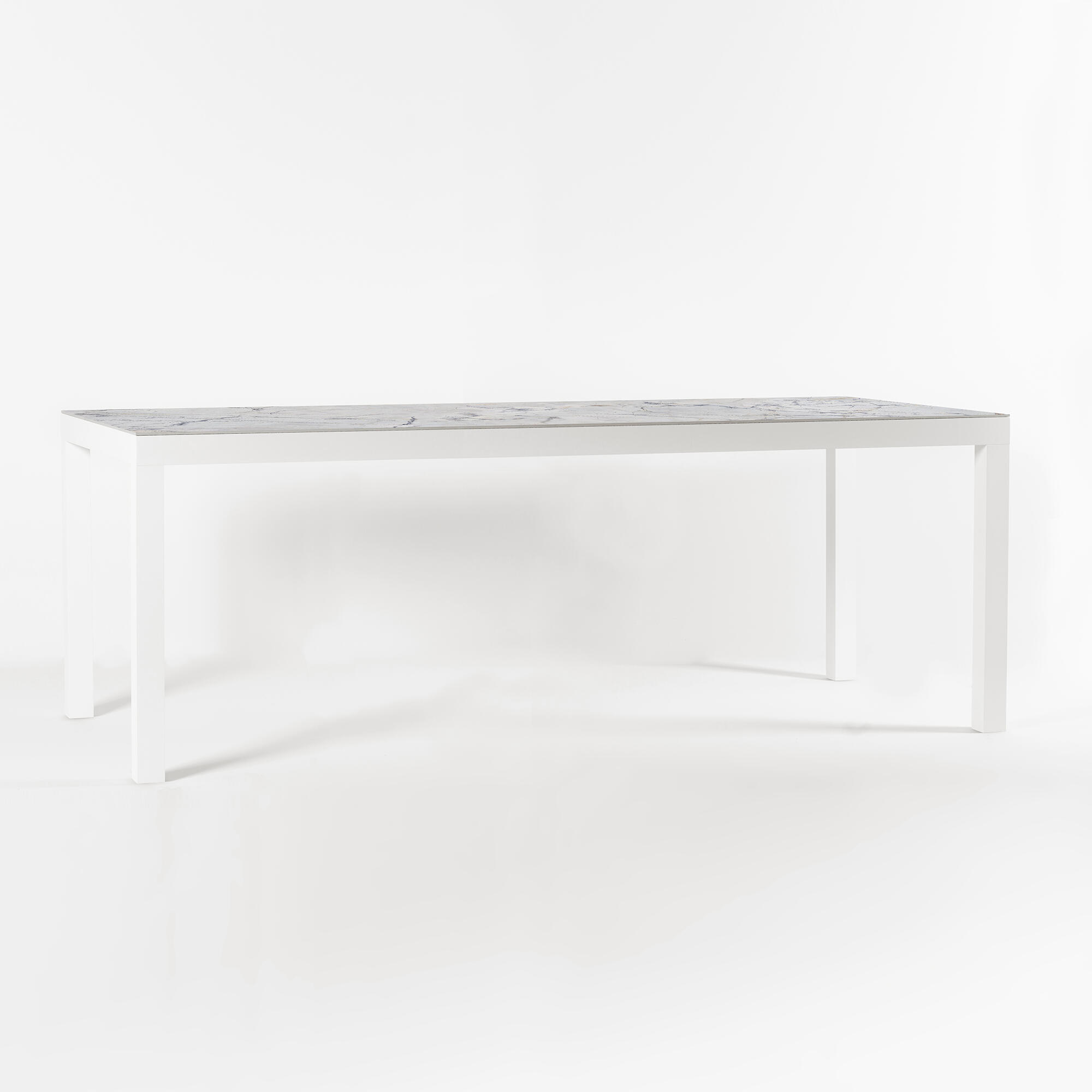 Mesa de aluminio y cerámica xxl mikonos blanca invisible de 120x74x260 cm