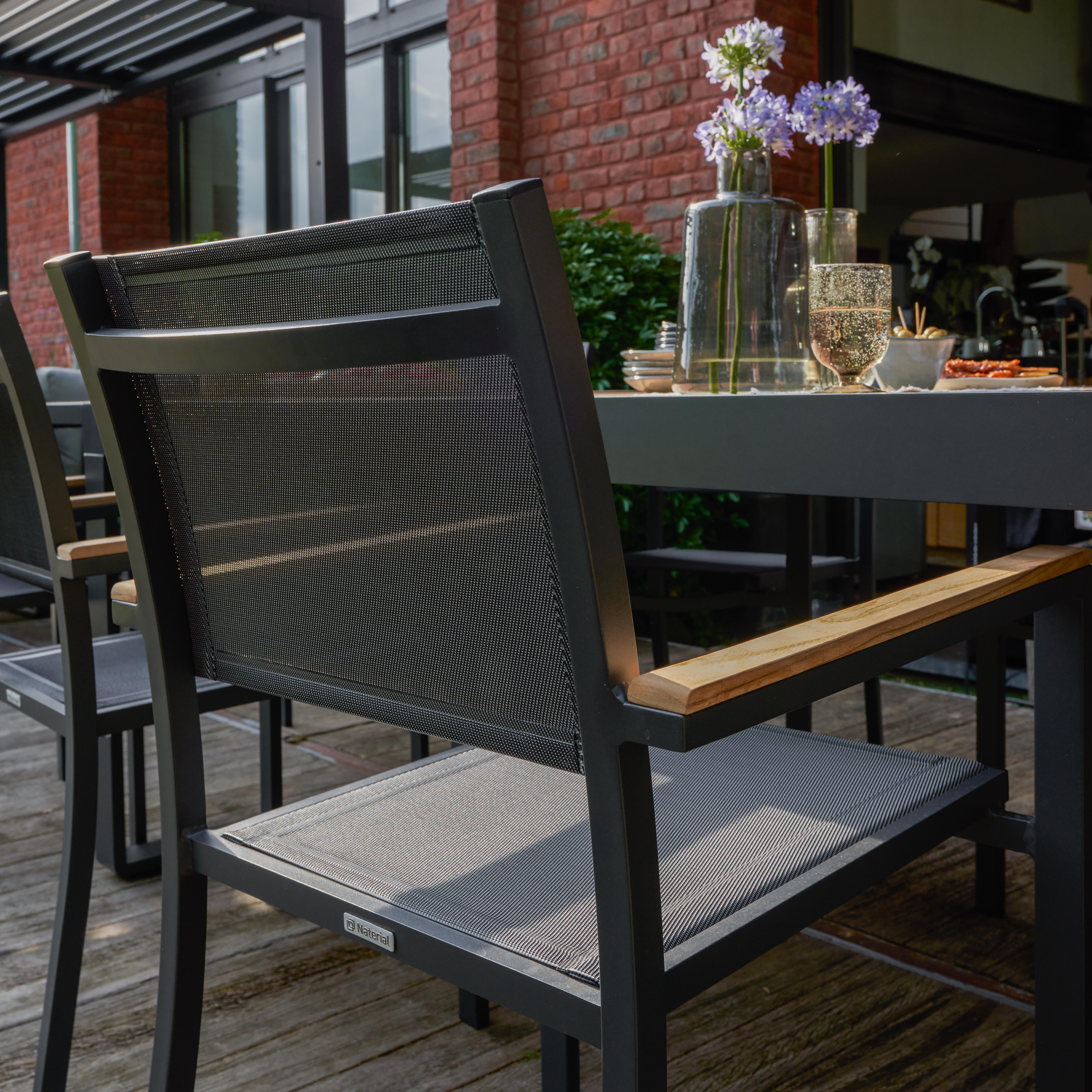 Cadeira de refeição com braços alumínio e textileno cinza escuro Naterial Persea - 11