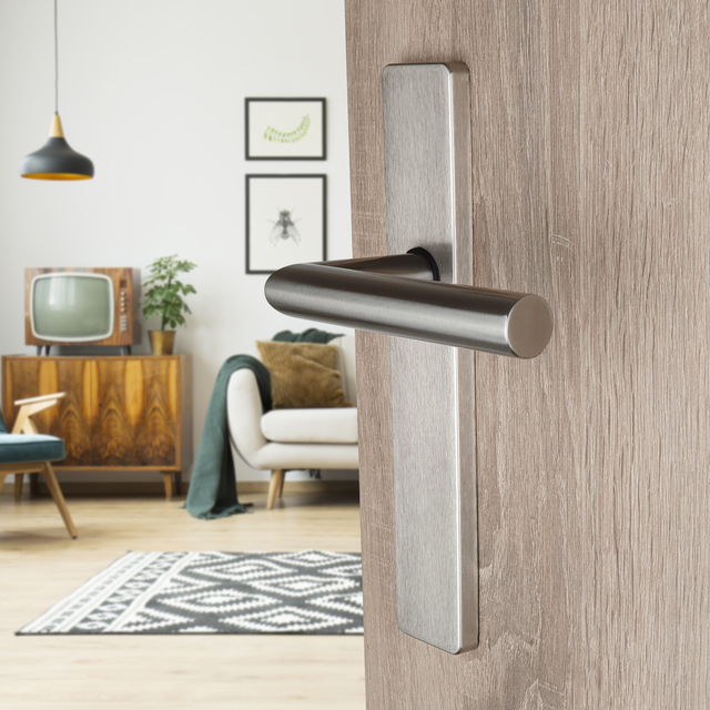 Poignée de porte sur plaque grise mat entraxe ajustable Bec de cane EDISON DUALFIT x2