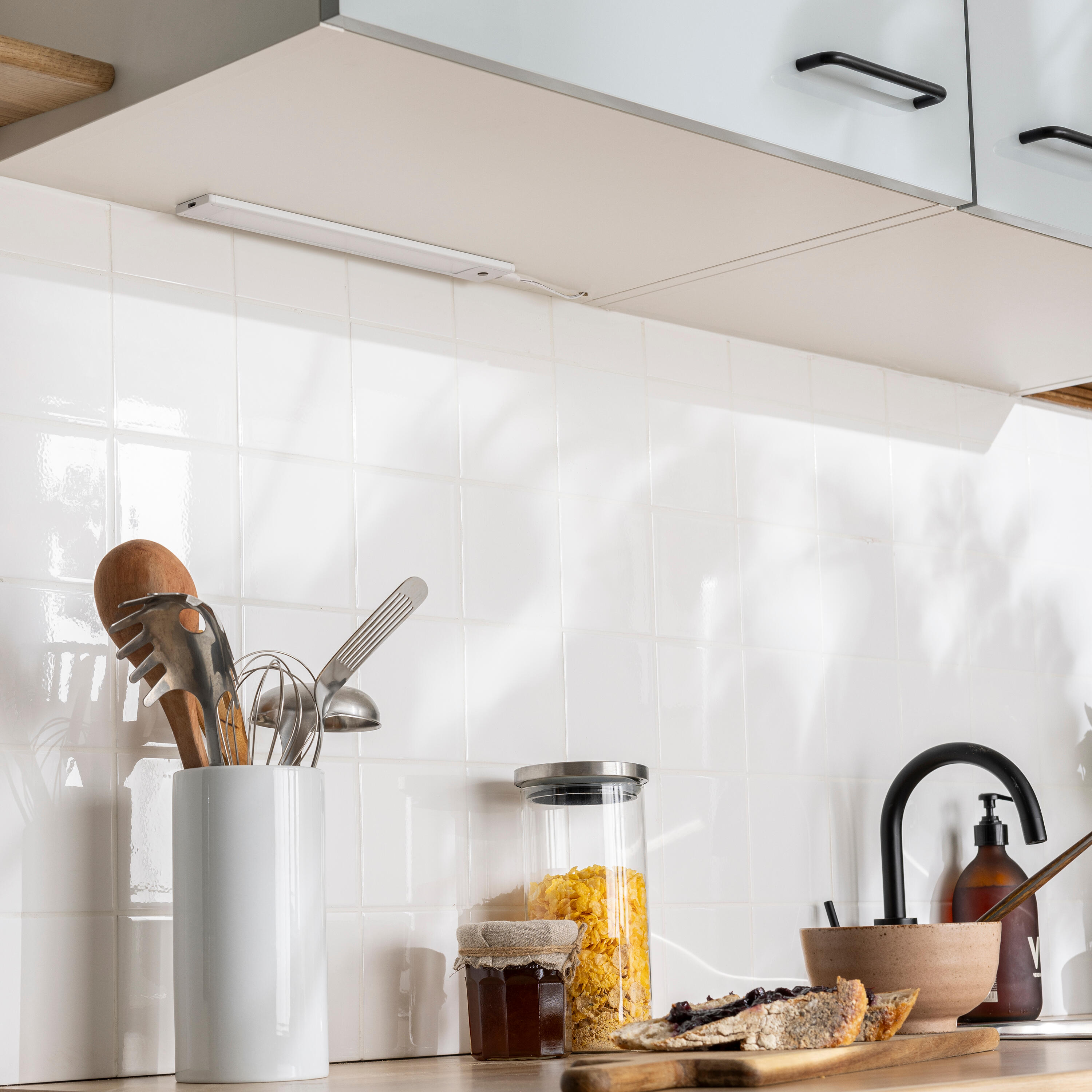 Réglette dessous de meuble LED Dufla L.30cm détection main, blanc neutre INSPIRE - 3