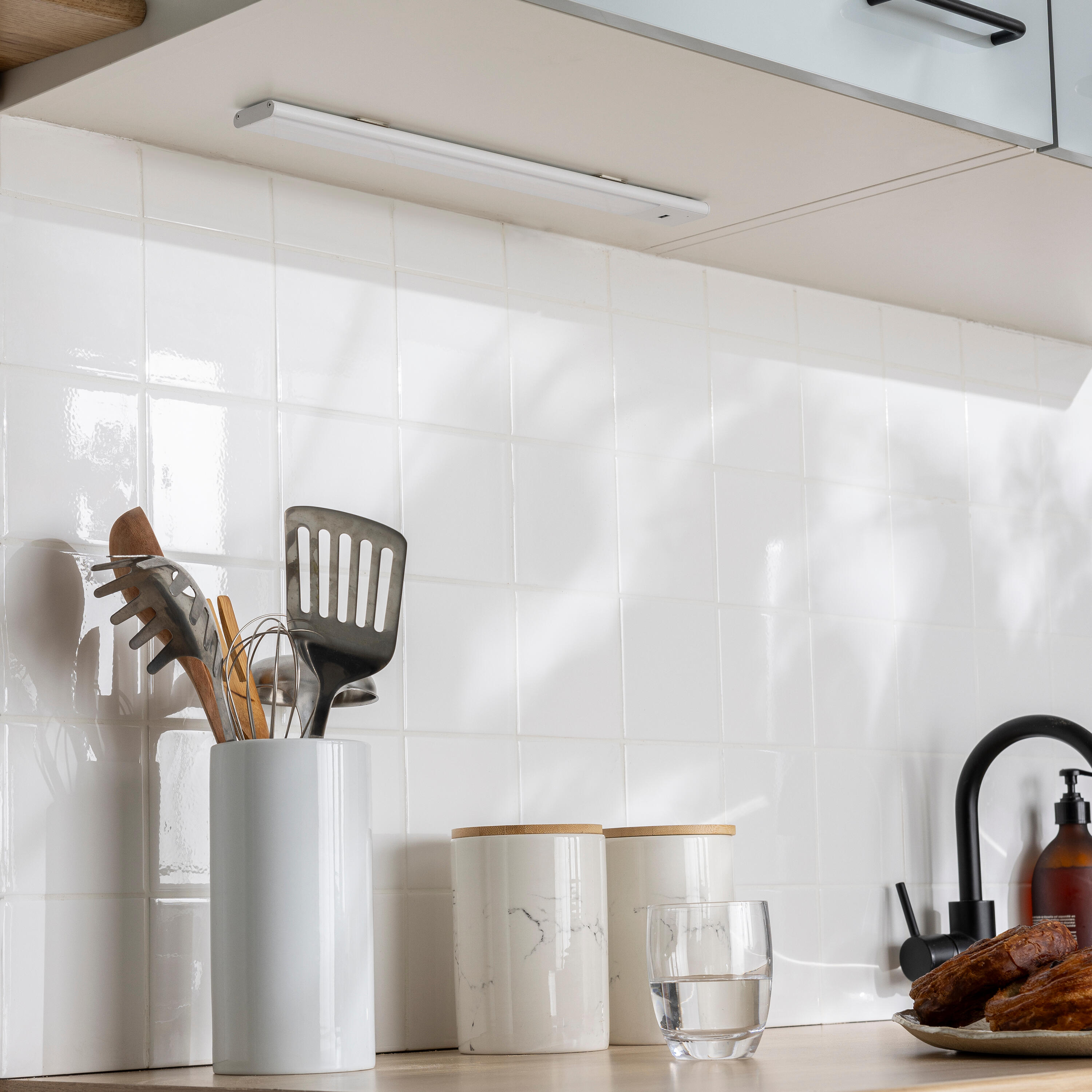 Réglette dessous de meuble LED Maxo L.40 cm détection main, blanc neutre INSPIRE - 6
