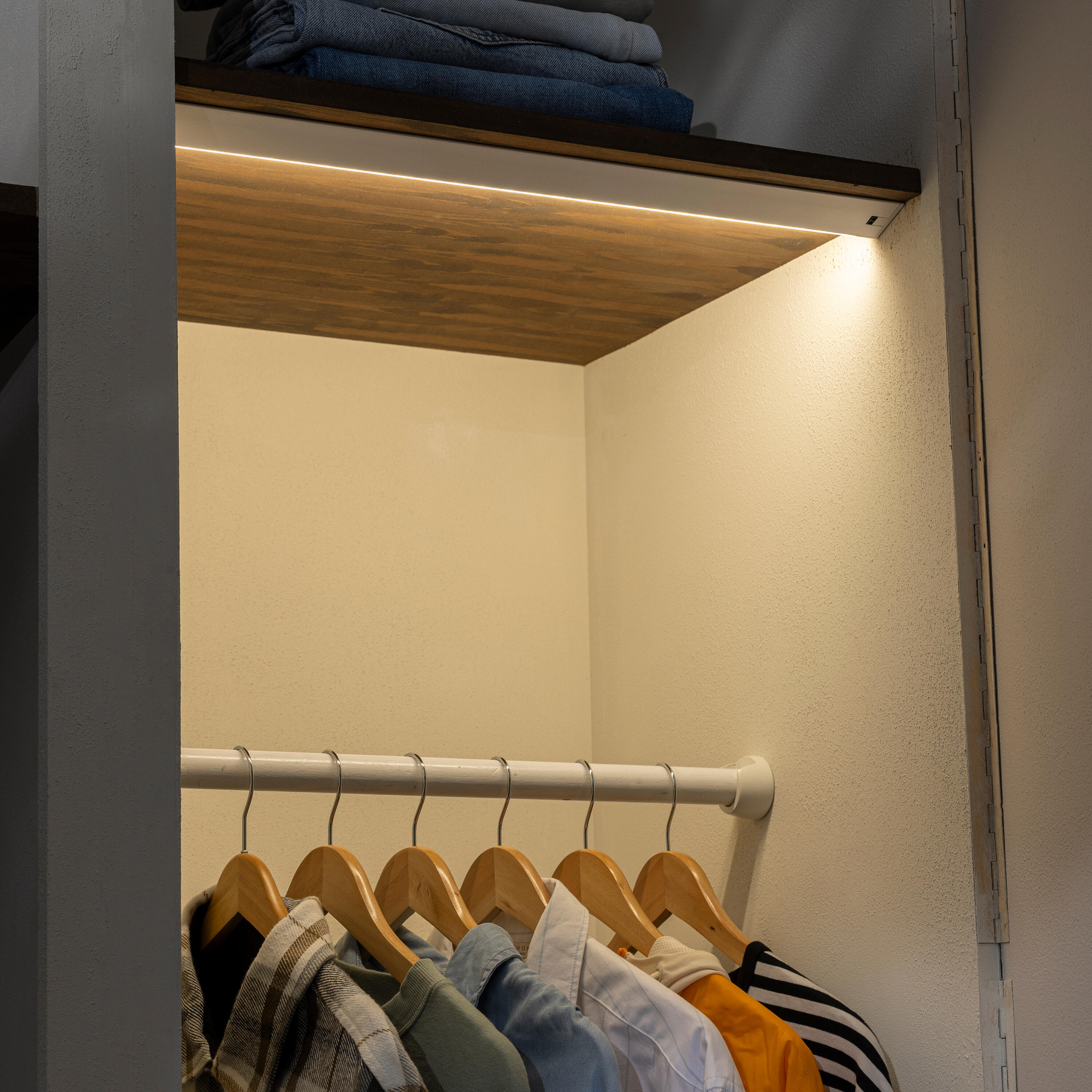 Réglette dessous de meuble LED Malo L.56 cm détection main, blanc neutre INSPIRE - 3