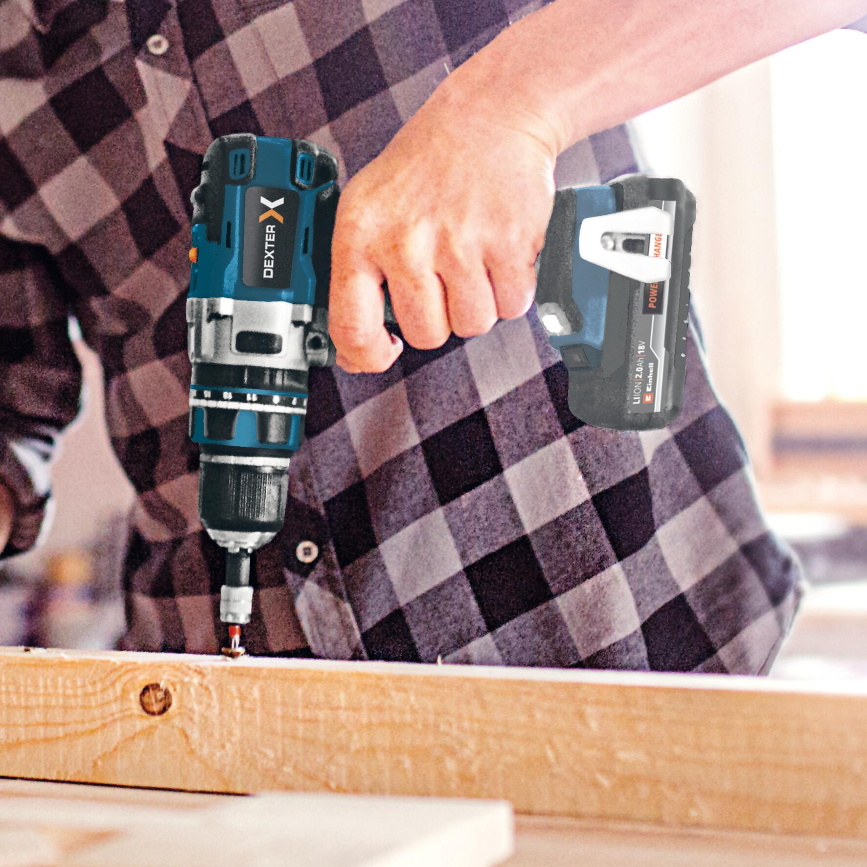 Taladro percutor a batería DEXTER POWER X-CHANGE 18V Brushless - 2 baterias - Cargador de batería - 4