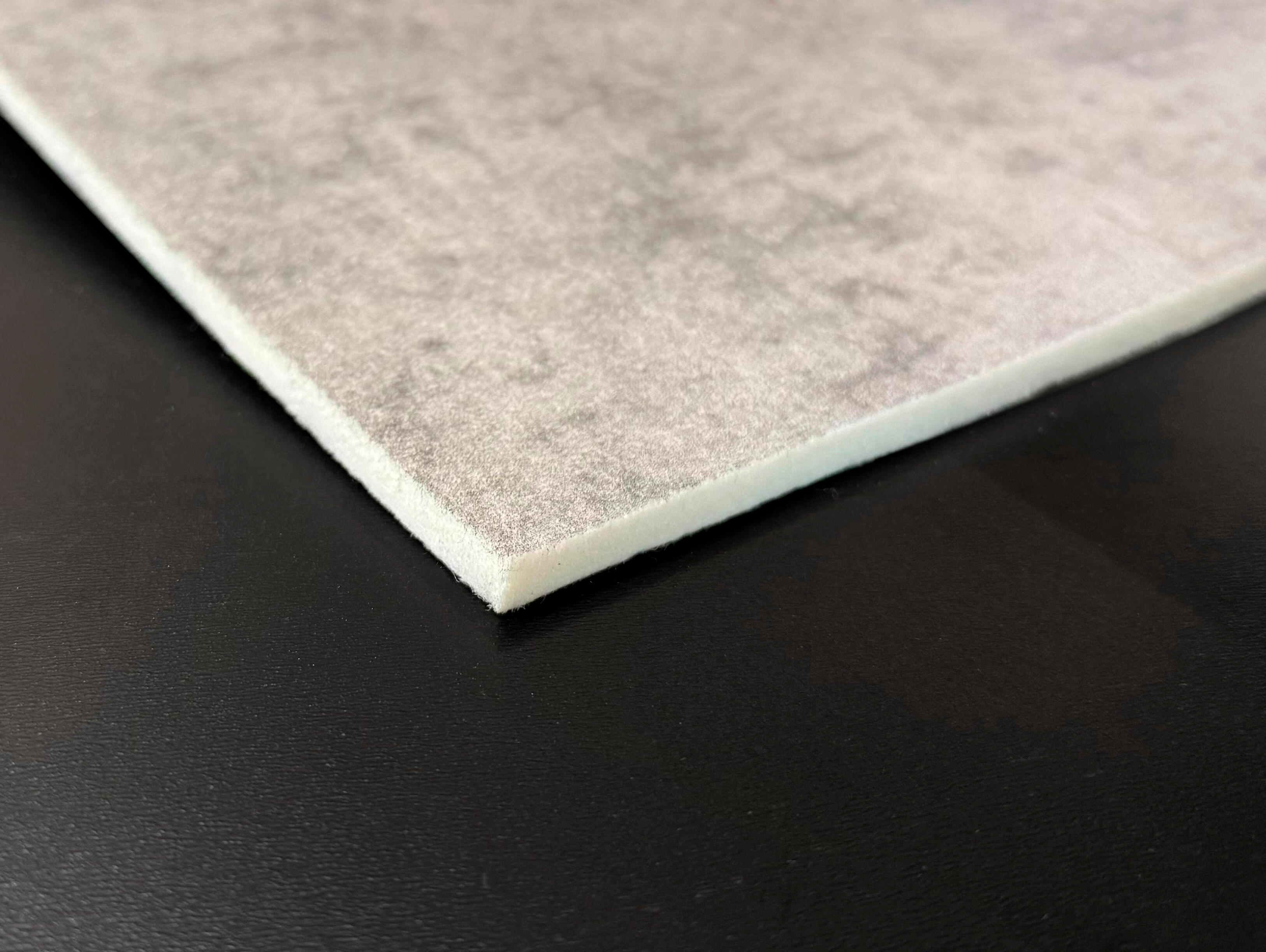 Revestimiento de pared decorativo efecto hormigón acústico PET Acoustic Wall gris cemento de 260x60cm - 3