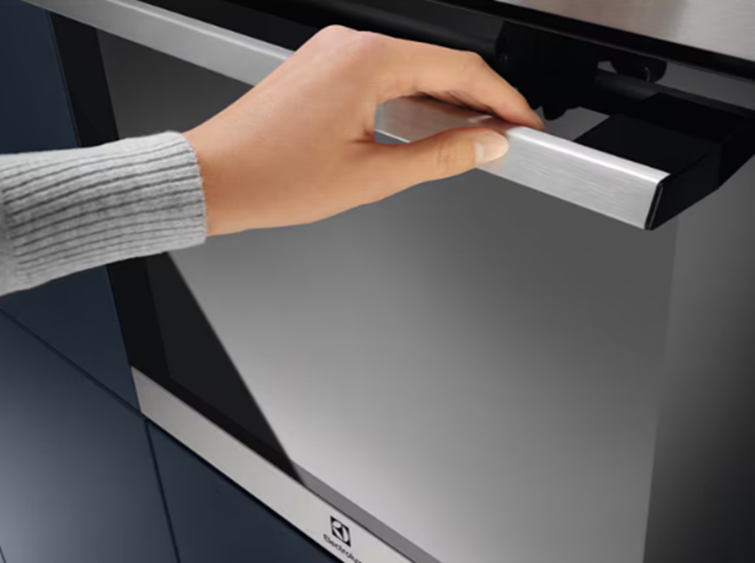 Forno de encastrar multifunções 59.4 x 56 x  59 cm cinza Electrolux EOF3H40X - 3